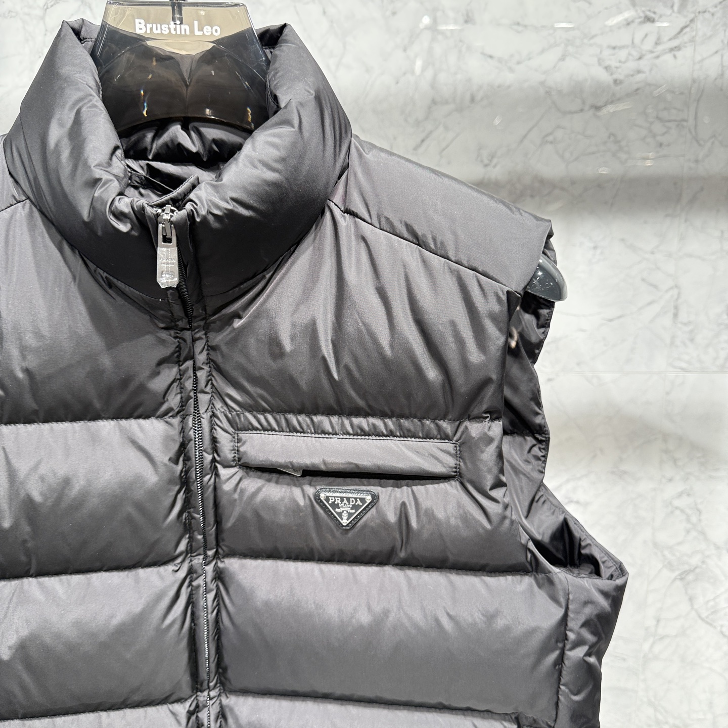 款号690725秋冬新品发布，啪嗒最新款羽绒马甲出货，全部原版购入，今年最新色，无论面料和辅料，真正做到