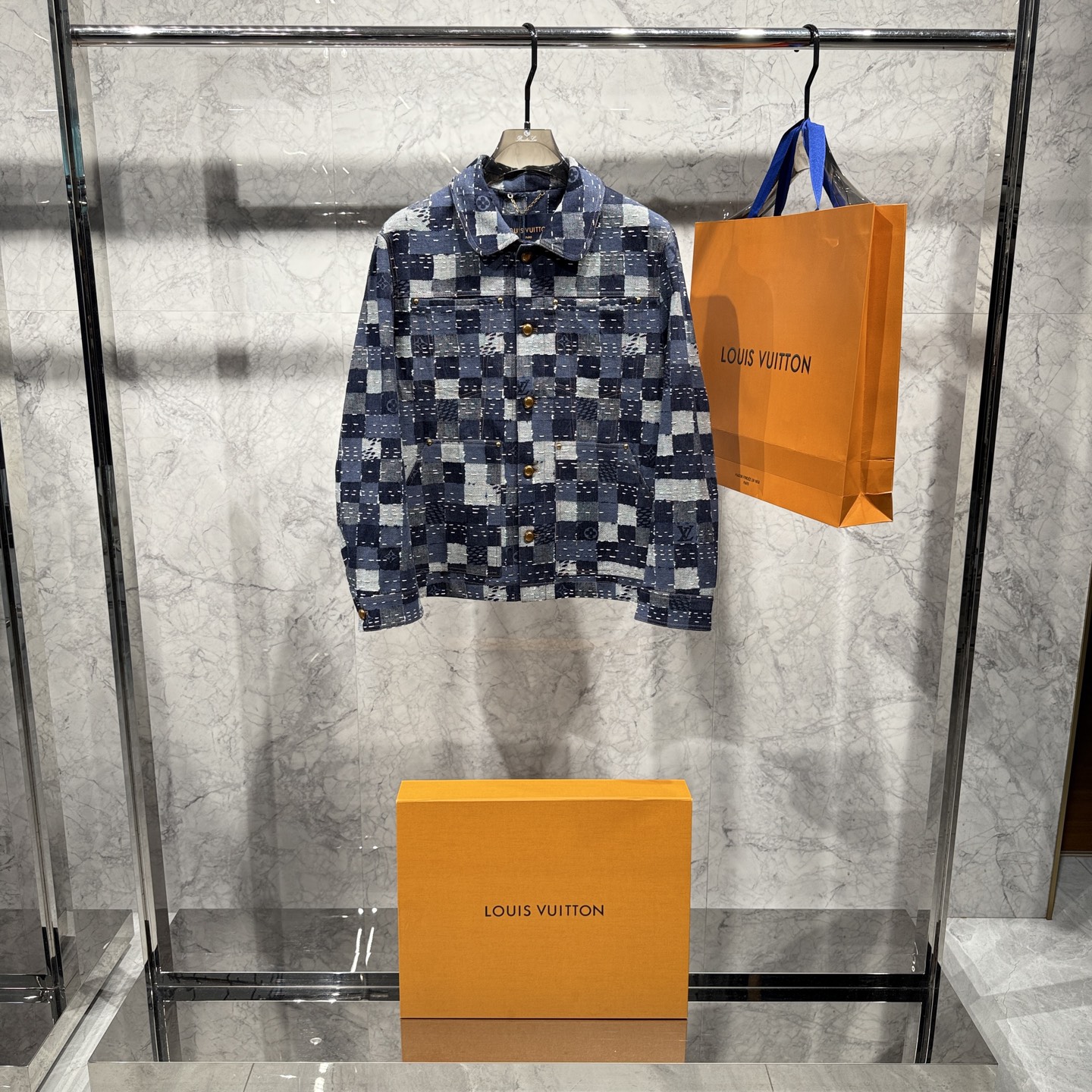 NO:563922,.25 new autumn and winter products released, Louis' latest jacquard fabric denim jackets are shipped, all customized latest jacquard fabrics, the fabrics are not stiff after washing, all accessories are original customized, 48-56 yards, hurry up and get it, louis vuitton, jackets & coats, alexander wang19860909.25秋冬新品发布,路易最新提花面料牛仔外套出货,全部订制最新提花面料,面料经过洗水不僵硬,所有辅料原版订制,48-56码,抓紧入,,louis vuitton,jackets & coats,alexander wang,Men's clothing