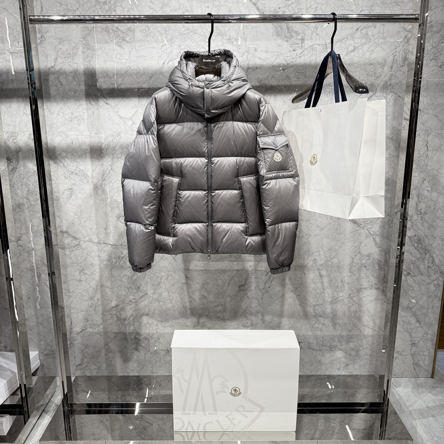 亮光 高版本 Moncler蒙口 25秋冬新品发布，蒙口最新款亮光羽绒出货，柜上同步，面料及辅料全部订制