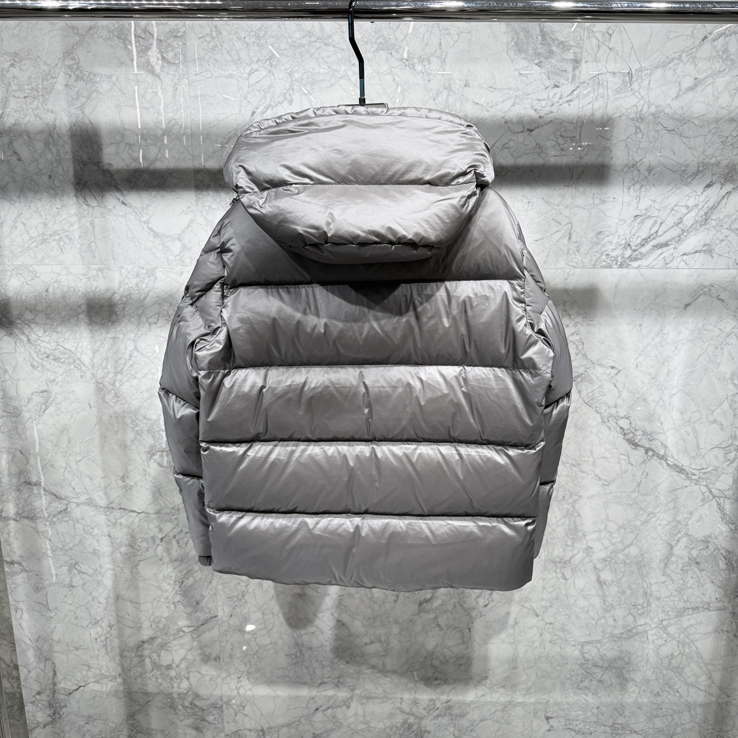 亮光 高版本 Moncler蒙口 25秋冬新品发布，蒙口最新款亮光羽绒出货，柜上同步，面料及辅料全部订制