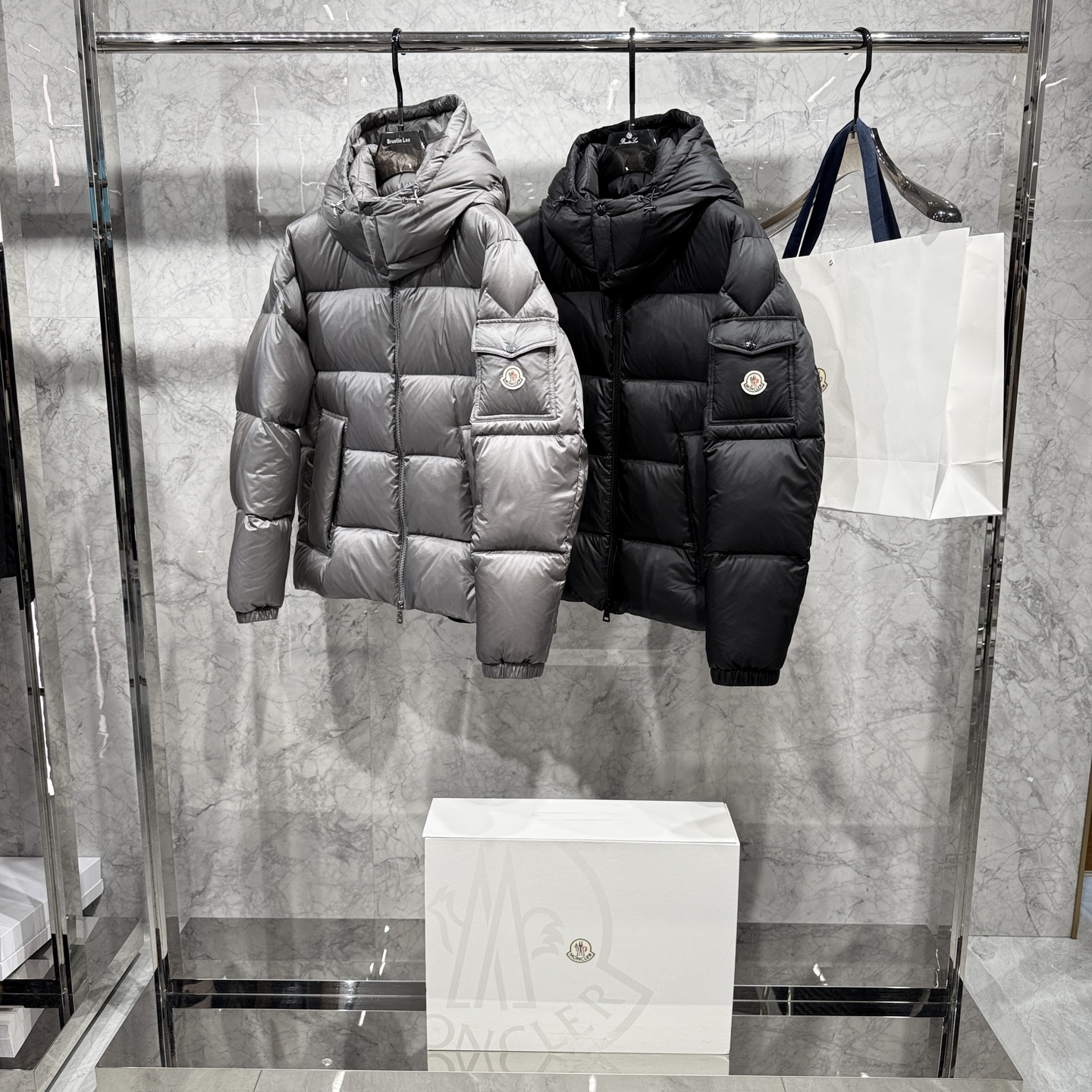 亮光 高版本 Moncler蒙口 25秋冬新品发布，蒙口最新款亮光羽绒出货，柜上同步，面料及辅料全部订制