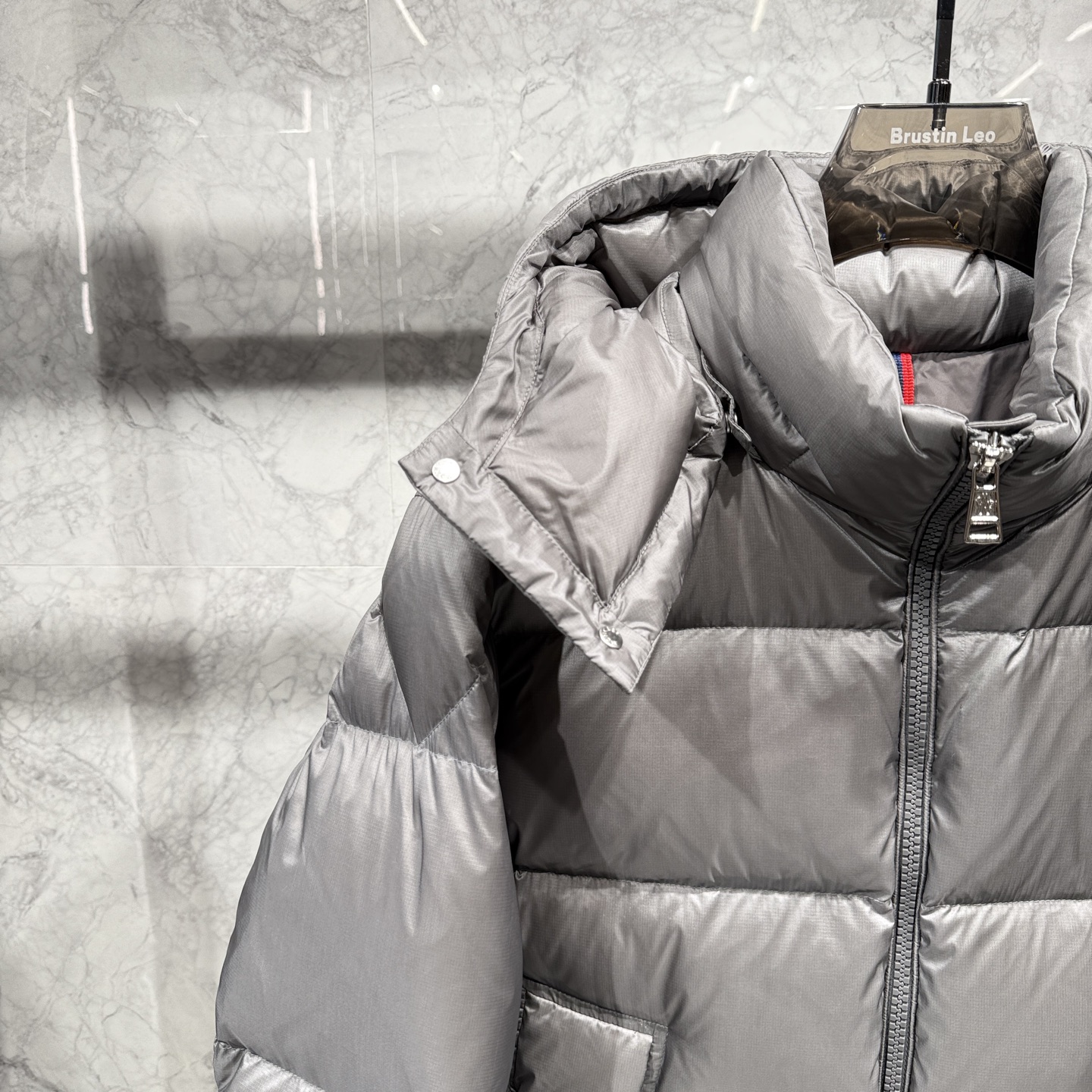 亮光 高版本 Moncler蒙口 25秋冬新品发布，蒙口最新款亮光羽绒出货，柜上同步，面料及辅料全部订制