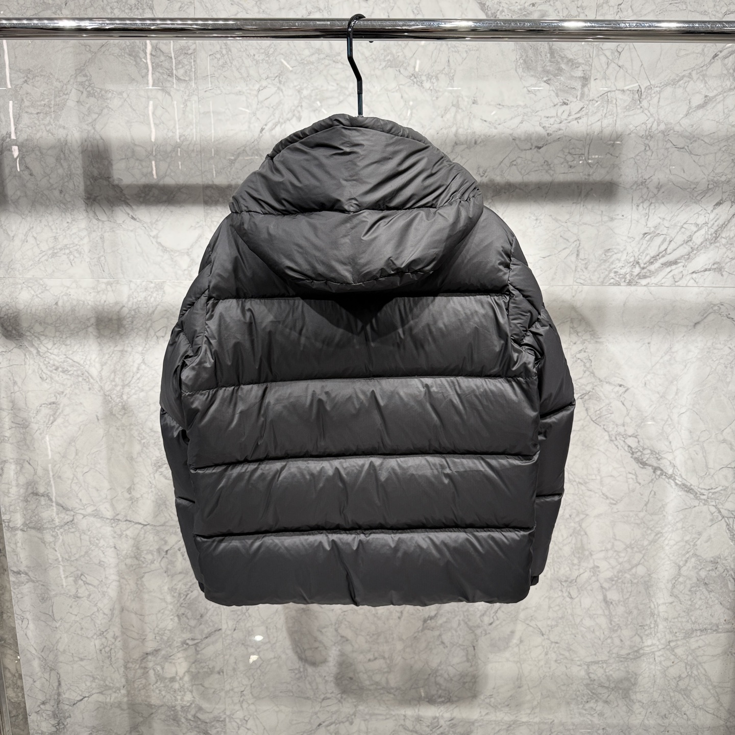 亮光 高版本 Moncler蒙口 25秋冬新品发布，蒙口最新款亮光羽绒出货，柜上同步，面料及辅料全部订制