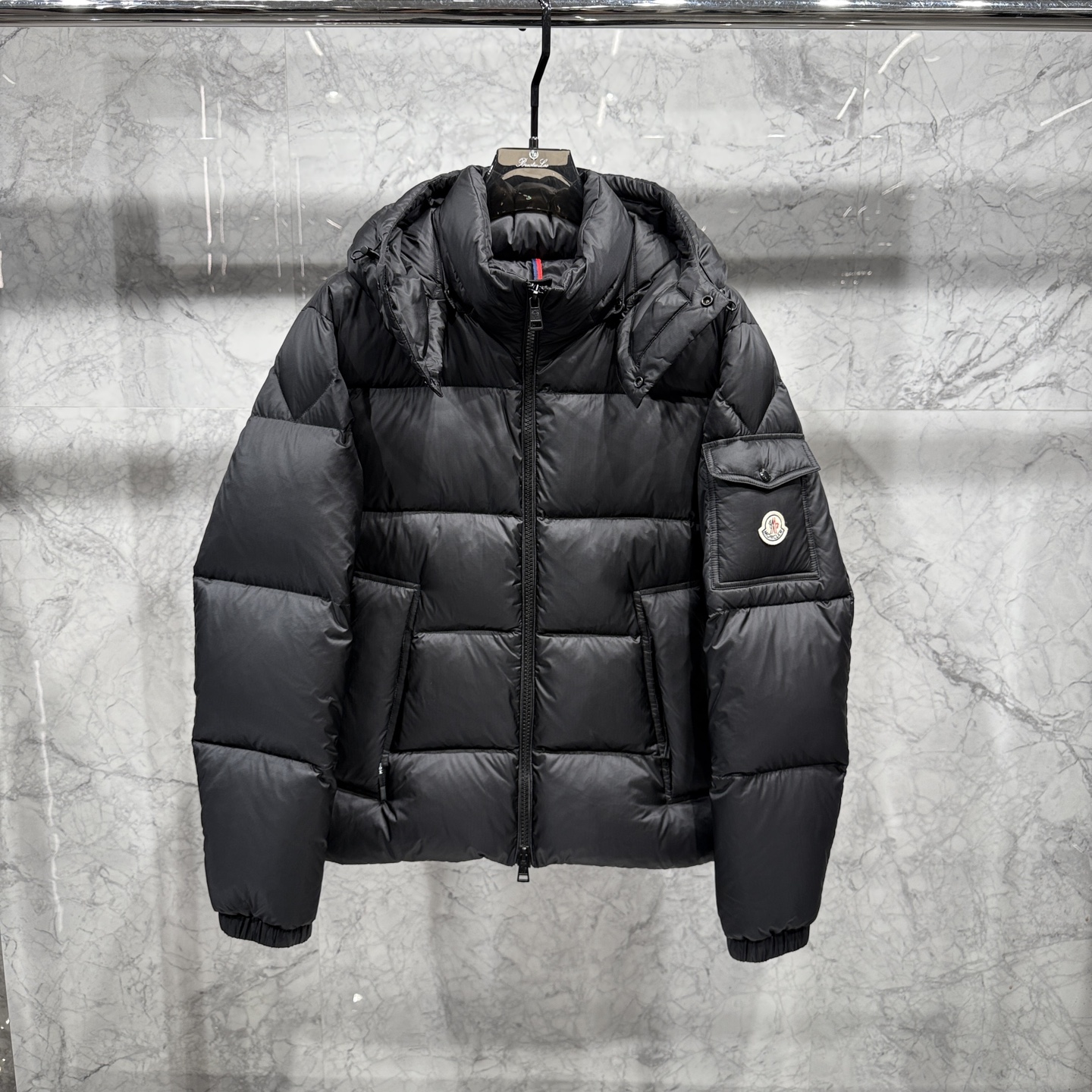 亮光 高版本 Moncler蒙口 25秋冬新品发布，蒙口最新款亮光羽绒出货，柜上同步，面料及辅料全部订制