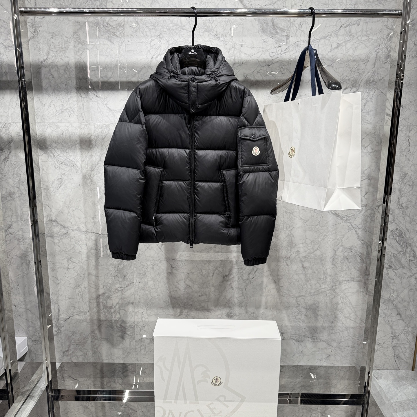 亮光 高版本 Moncler蒙口 25秋冬新品发布，蒙口最新款亮光羽绒出货，柜上同步，面料及辅料全部订制