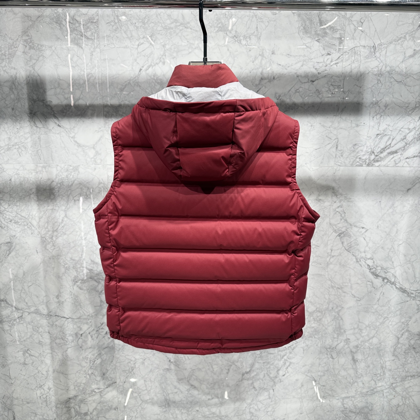 25秋冬新品发布，BC新款羽绒马甲出货，帽子可完全拆卸成立领，所有面料及辅料原版开模订制，质感超强，码数