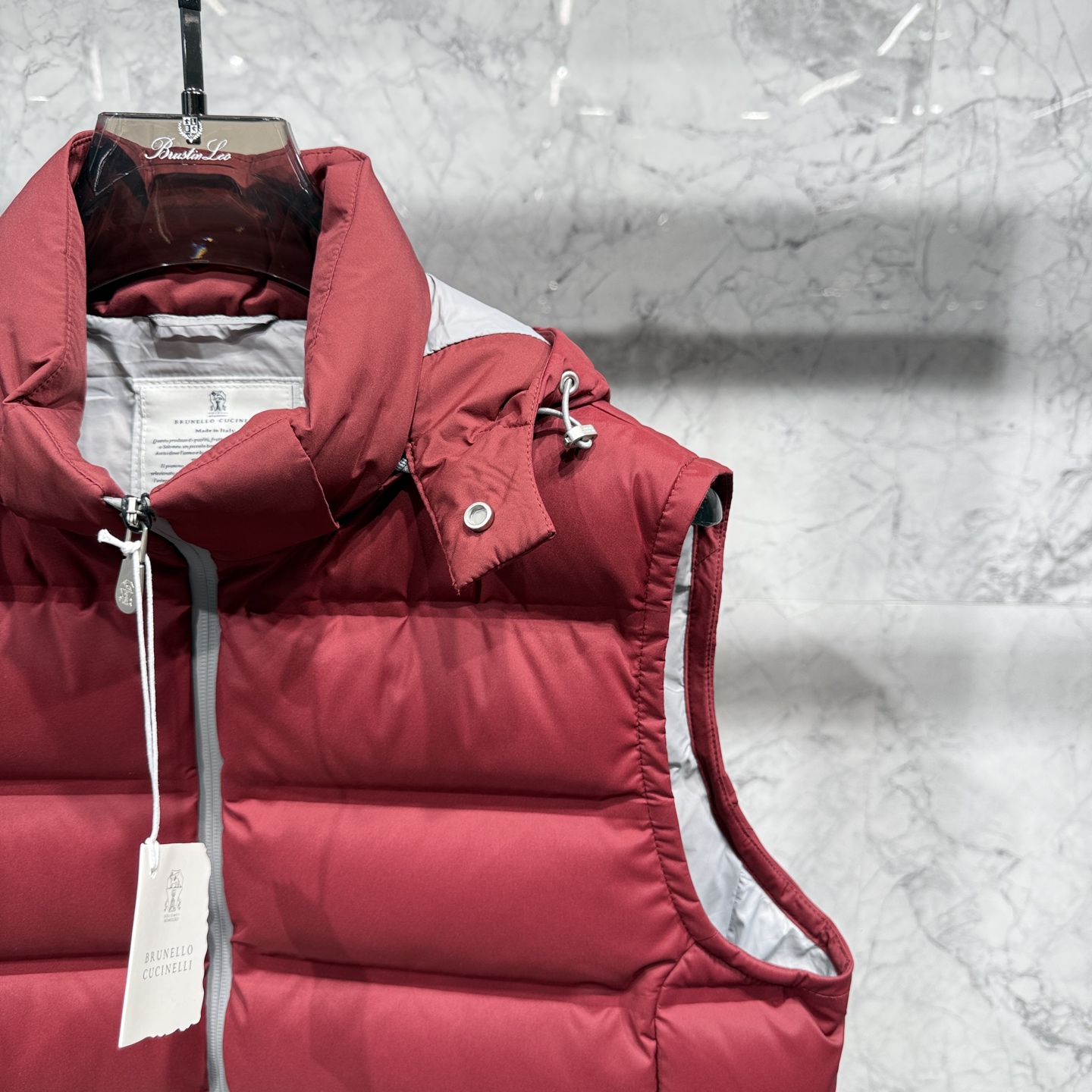 25秋冬新品发布，BC新款羽绒马甲出货，帽子可完全拆卸成立领，所有面料及辅料原版开模订制，质感超强，码数