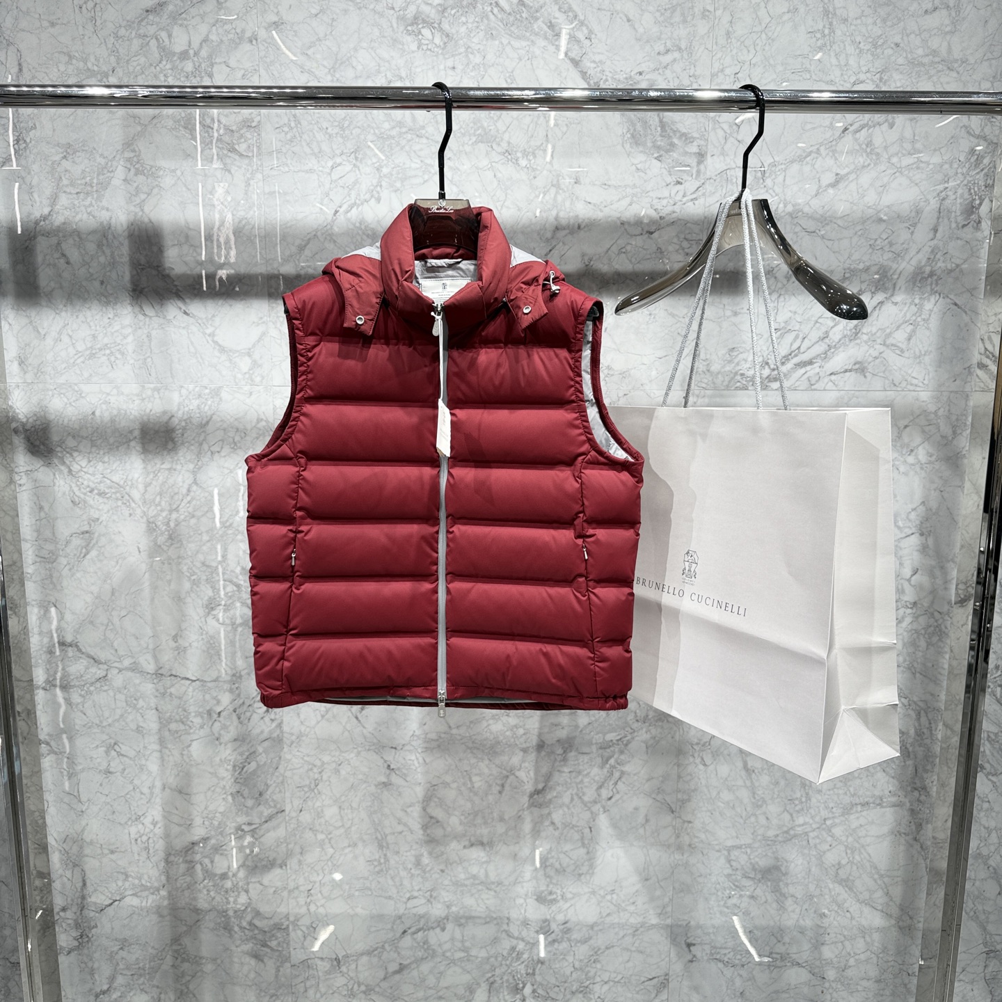 25秋冬新品发布，BC新款羽绒马甲出货，帽子可完全拆卸成立领，所有面料及辅料原版开模订制，质感超强，码数