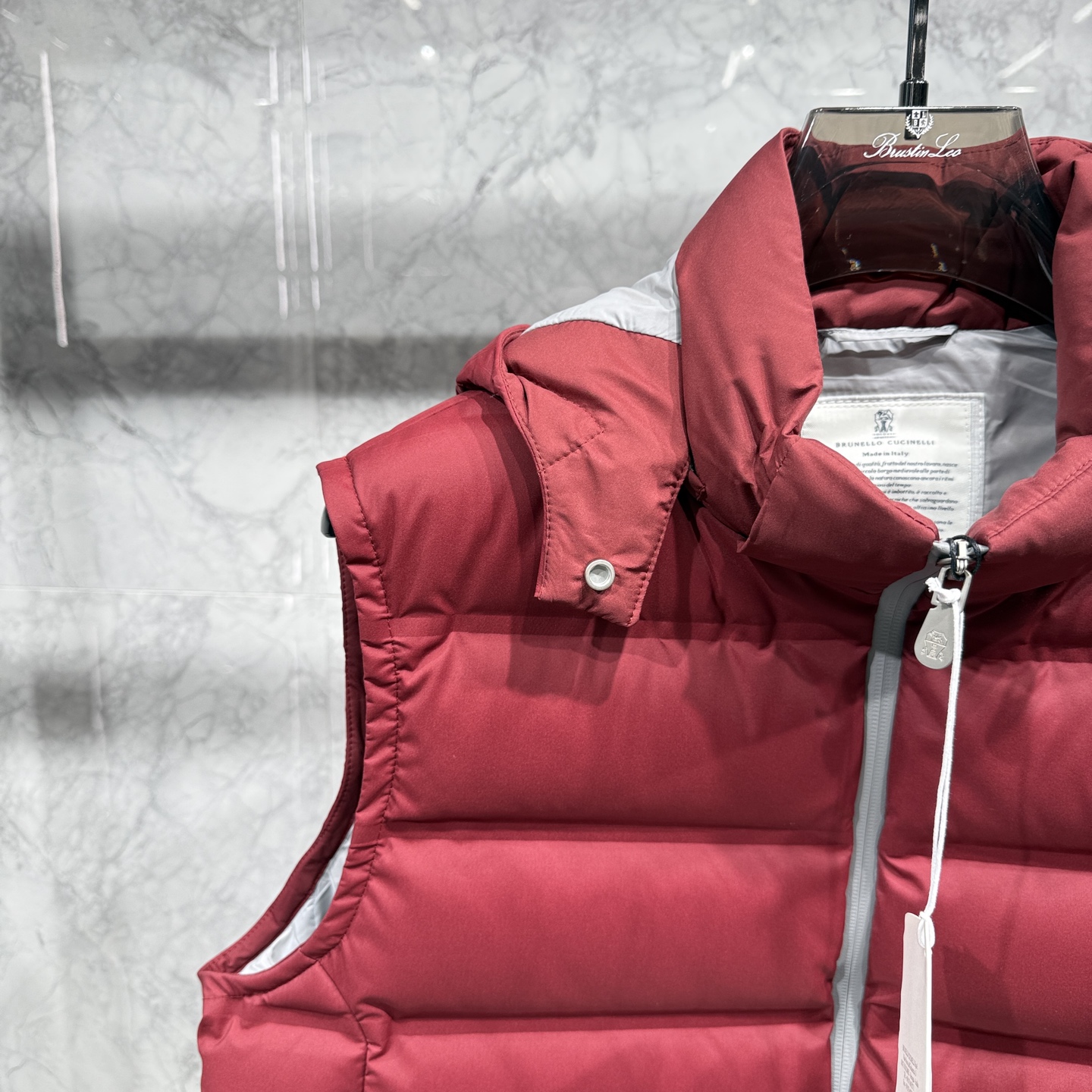 25秋冬新品发布，BC新款羽绒马甲出货，帽子可完全拆卸成立领，所有面料及辅料原版开模订制，质感超强，码数