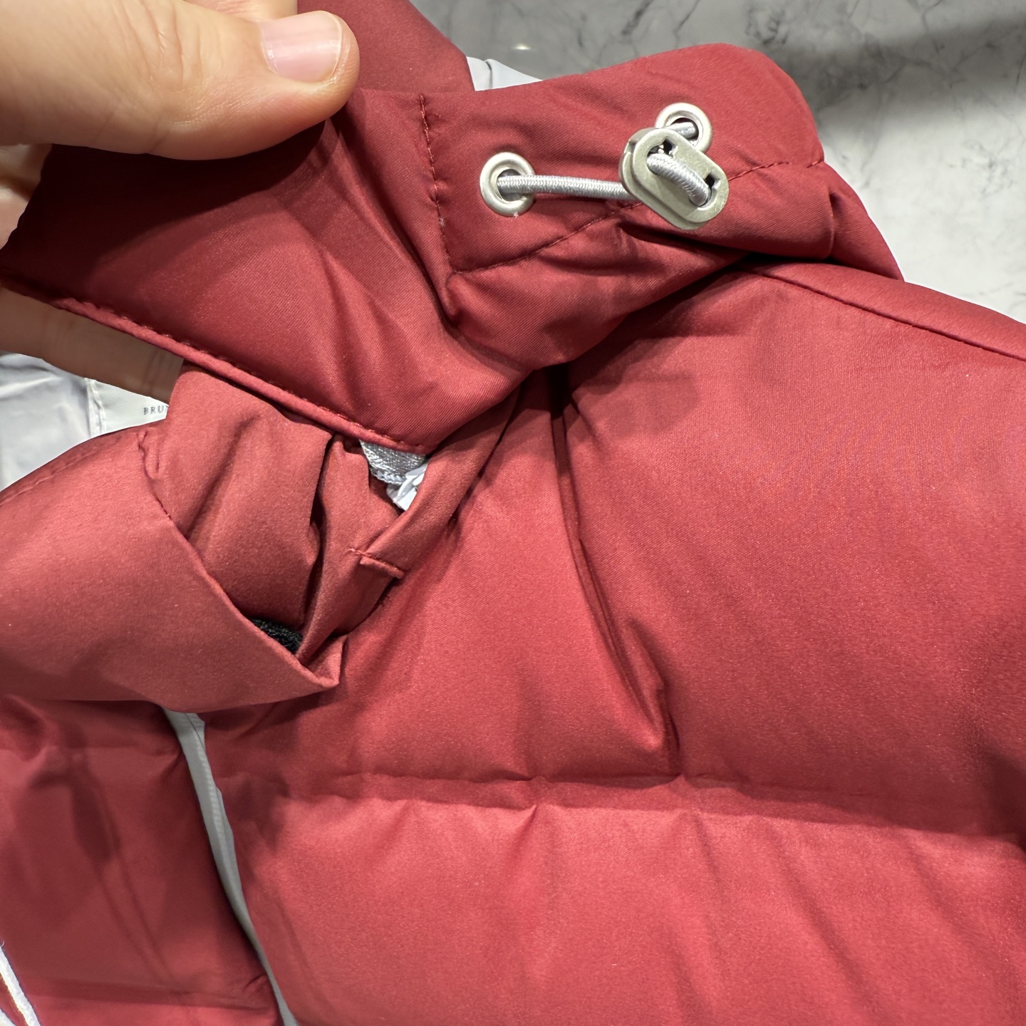 25秋冬新品发布，BC新款羽绒马甲出货，帽子可完全拆卸成立领，所有面料及辅料原版开模订制，质感超强，码数