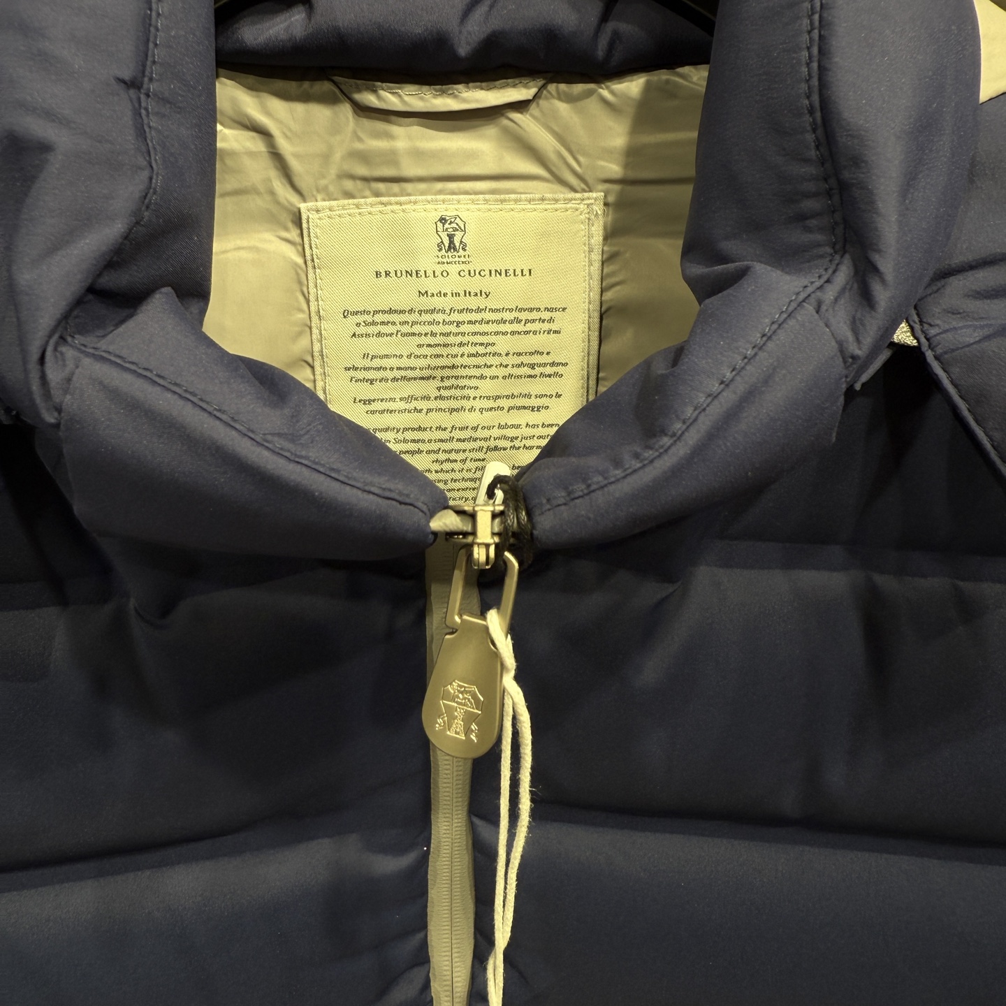 25秋冬新品发布，BC新款羽绒马甲出货，帽子可完全拆卸成立领，所有面料及辅料原版开模订制，质感超强，码数