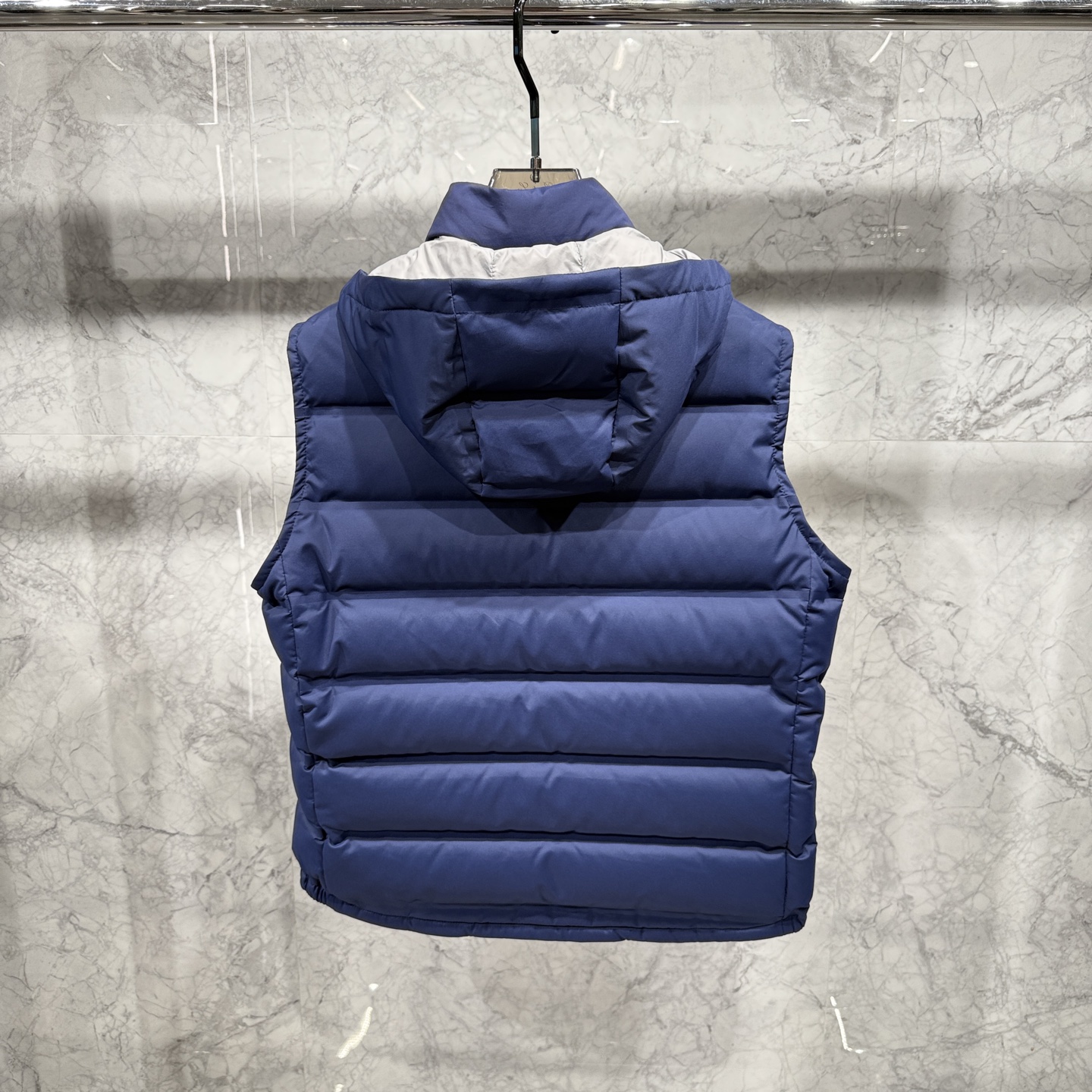 25秋冬新品发布，BC新款羽绒马甲出货，帽子可完全拆卸成立领，所有面料及辅料原版开模订制，质感超强，码数