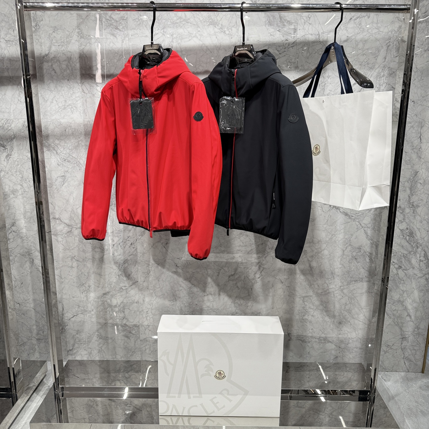 NO:597974,Style number 6913 25 autumn and winter new products released, hooded down style is shipped, purchased from the original version, all fabrics and accessories are made from original molds, filled with new national standard 95 white duck down inside, super texture, size 1-5, hurry up and get it, Moncler, down jacket, hats, alexander wang19860909款号6913 25秋冬新品发布,蒙口连帽款羽绒出货,原版购入,全部面料及辅料原版开模订制,内里填充新国标95白鸭绒,质感超强,1-5码,抓紧入,,Moncler,down jacket,hats,alexander wang,Men's clothing