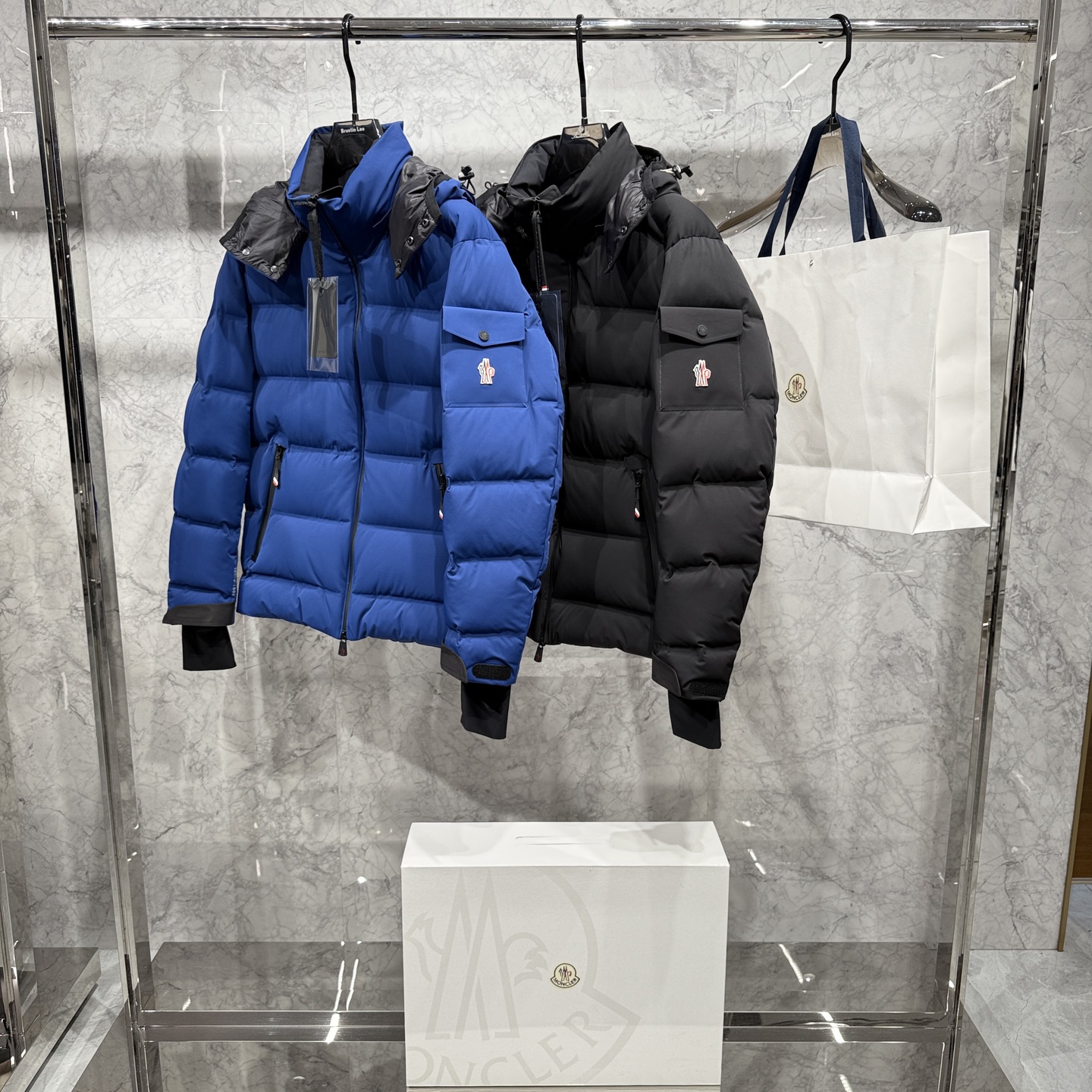 款号900225秋冬新品发布，蒙口滑雪🏂系列羽绒出货，原版购入，全部面料及辅料原版开模，内里填充新国标9