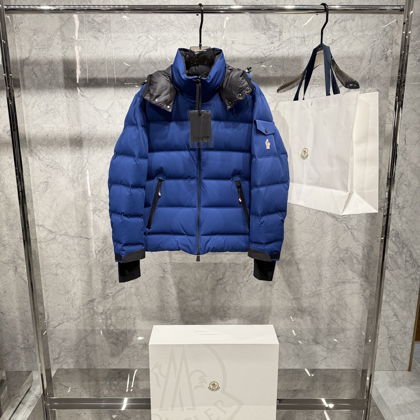 款号900225秋冬新品发布，蒙口滑雪🏂系列羽绒出货，原版购入，全部面料及辅料原版开模，内里填充新国标9