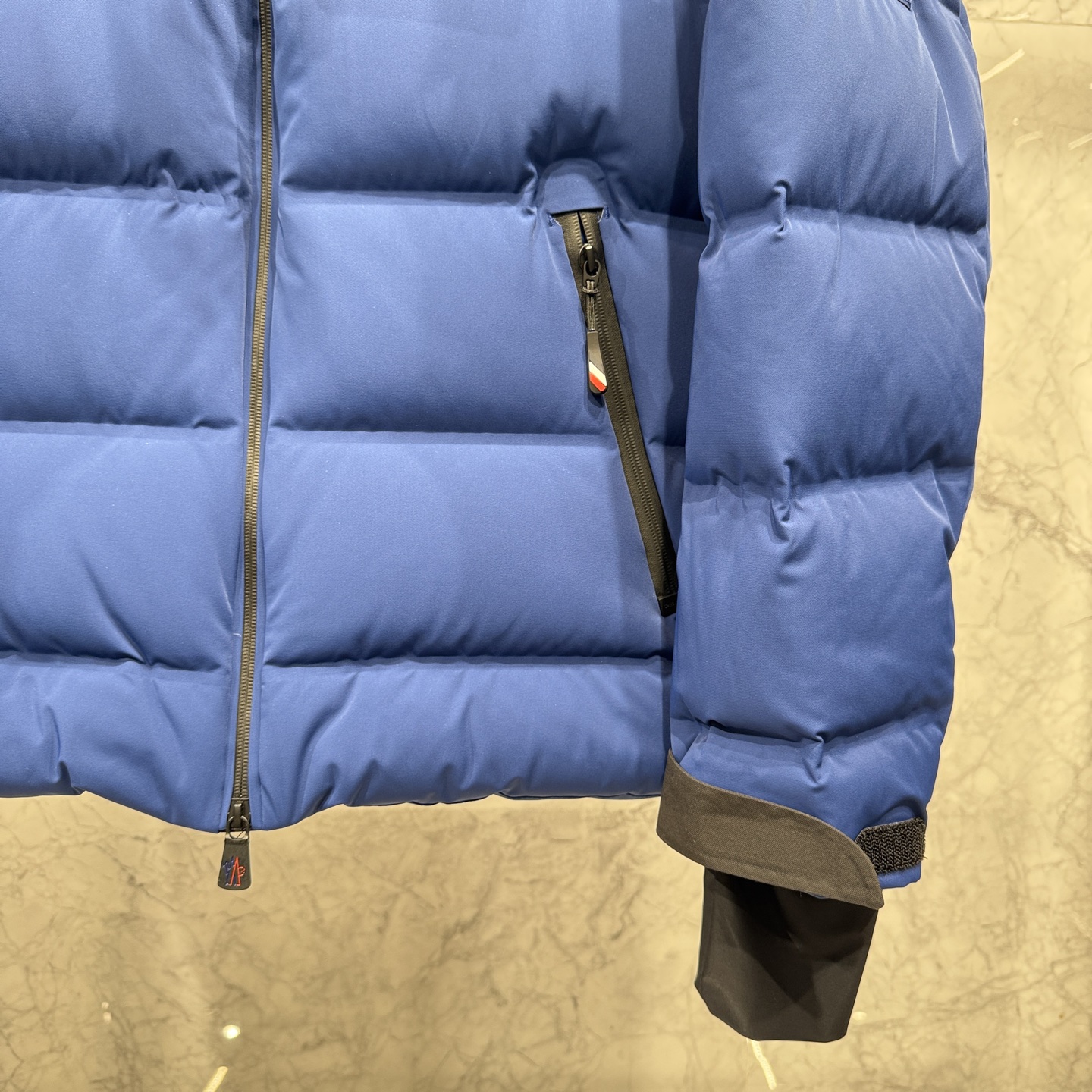 款号900225秋冬新品发布，蒙口滑雪🏂系列羽绒出货，原版购入，全部面料及辅料原版开模，内里填充新国标9