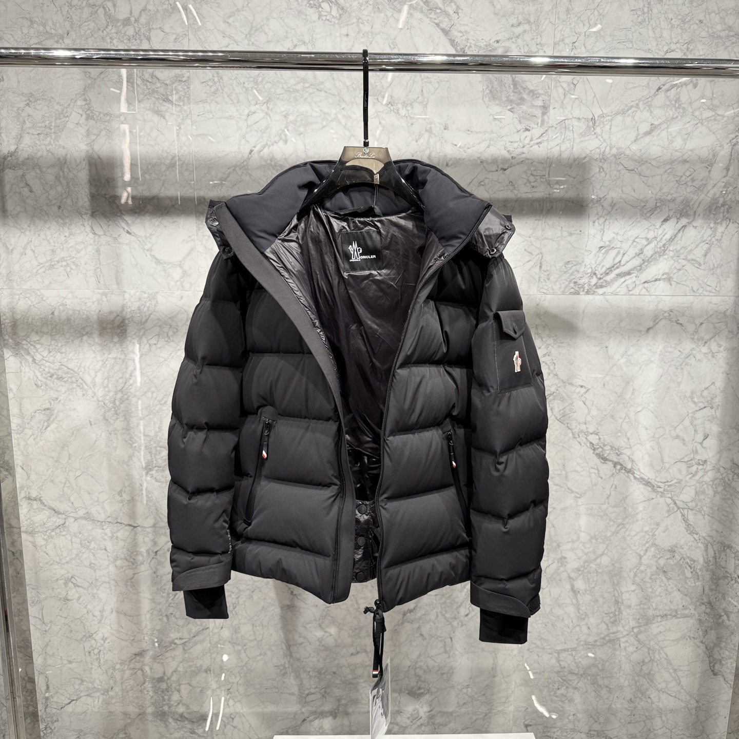 款号900225秋冬新品发布，蒙口滑雪🏂系列羽绒出货，原版购入，全部面料及辅料原版开模，内里填充新国标9