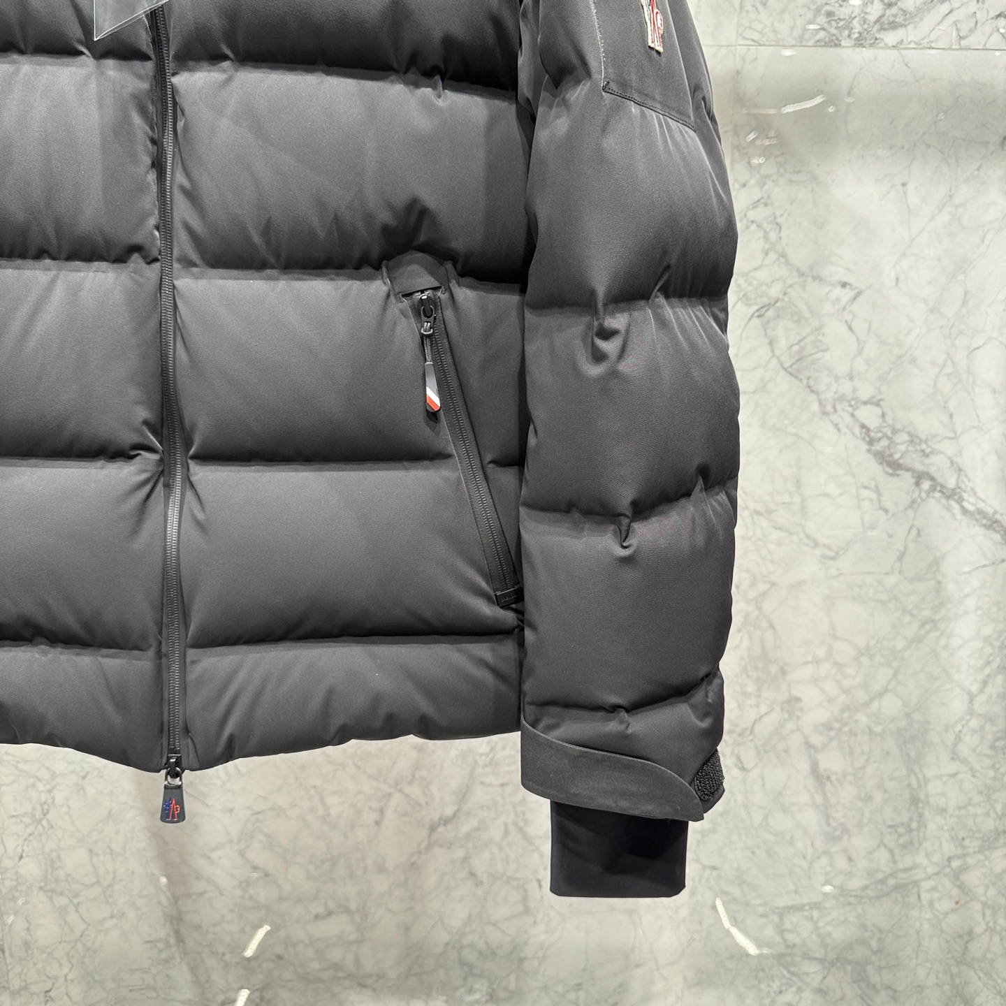 款号900225秋冬新品发布，蒙口滑雪🏂系列羽绒出货，原版购入，全部面料及辅料原版开模，内里填充新国标9