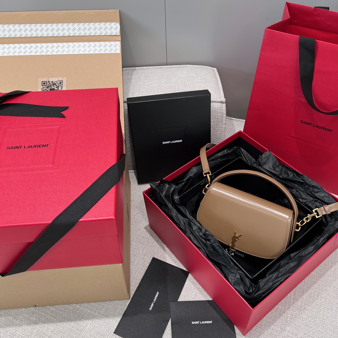 Vaultaire Box is a newly released hand-held saddle bag, exquisitely elegant for daily gatherings. The crescent shape is a very elegant contemporary design, subtly showcasing elegance and beauty, perfect for urban styling! Size: 24x15x5cm. Handle height: 6cm. Handle length: 45cm. Shoulder strap length: 45cm. image 1