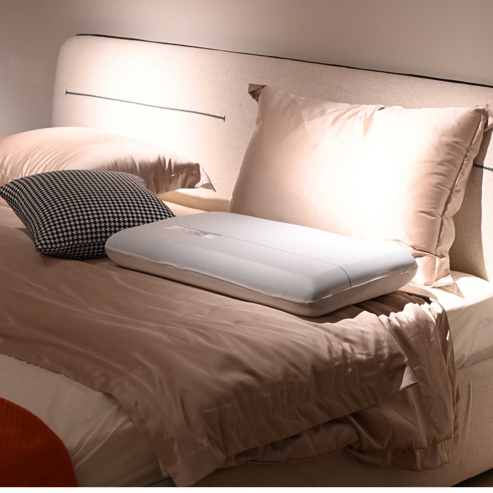 Product Name:** Armani Dual-Core Memory Foam Pillow - Comprehensive 7