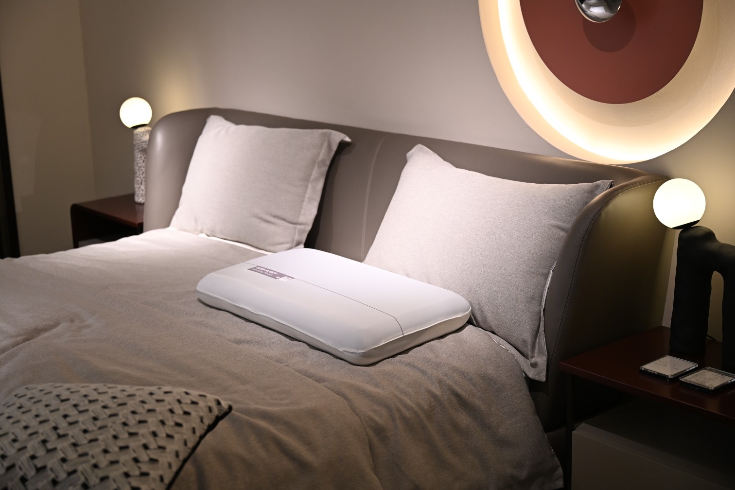 Armani/Casa Dual-Core Memory Foam Pillow — In-Situ Photography - Comprehensive 3