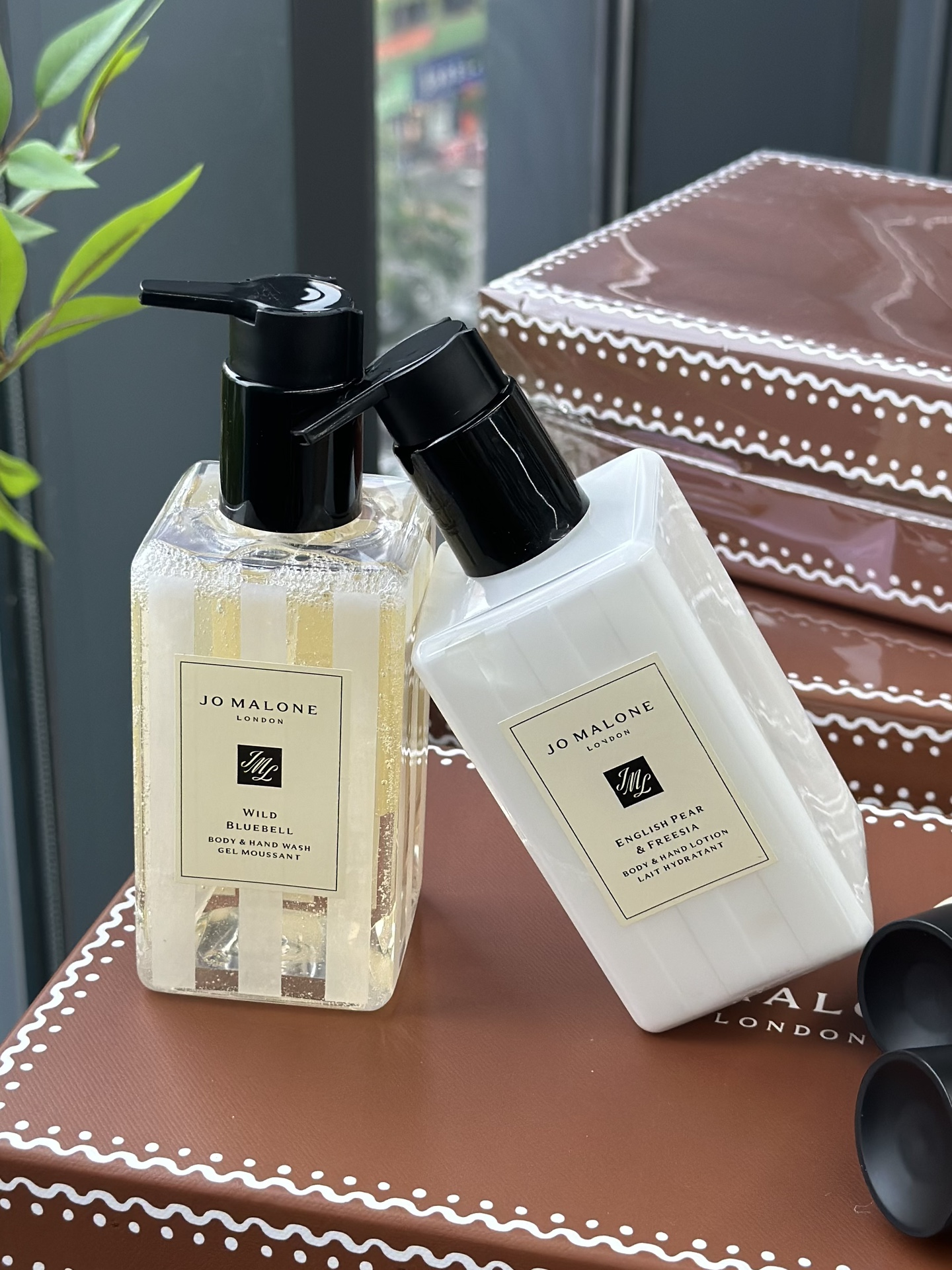 A distinctive British niche fragrance characterized by remarkable - Comprehensive 3