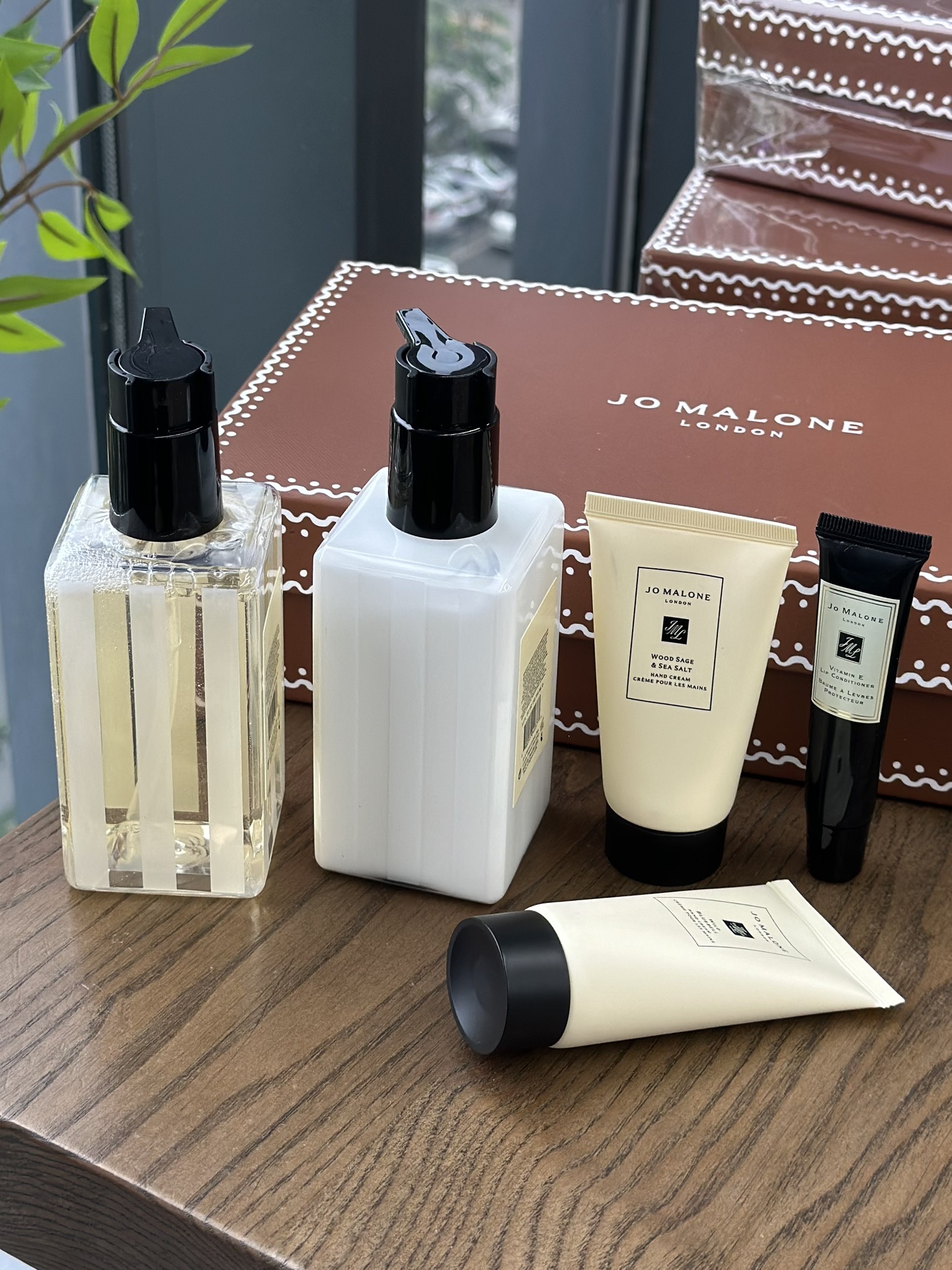 A distinctive British niche fragrance characterized by remarkable - Comprehensive 6