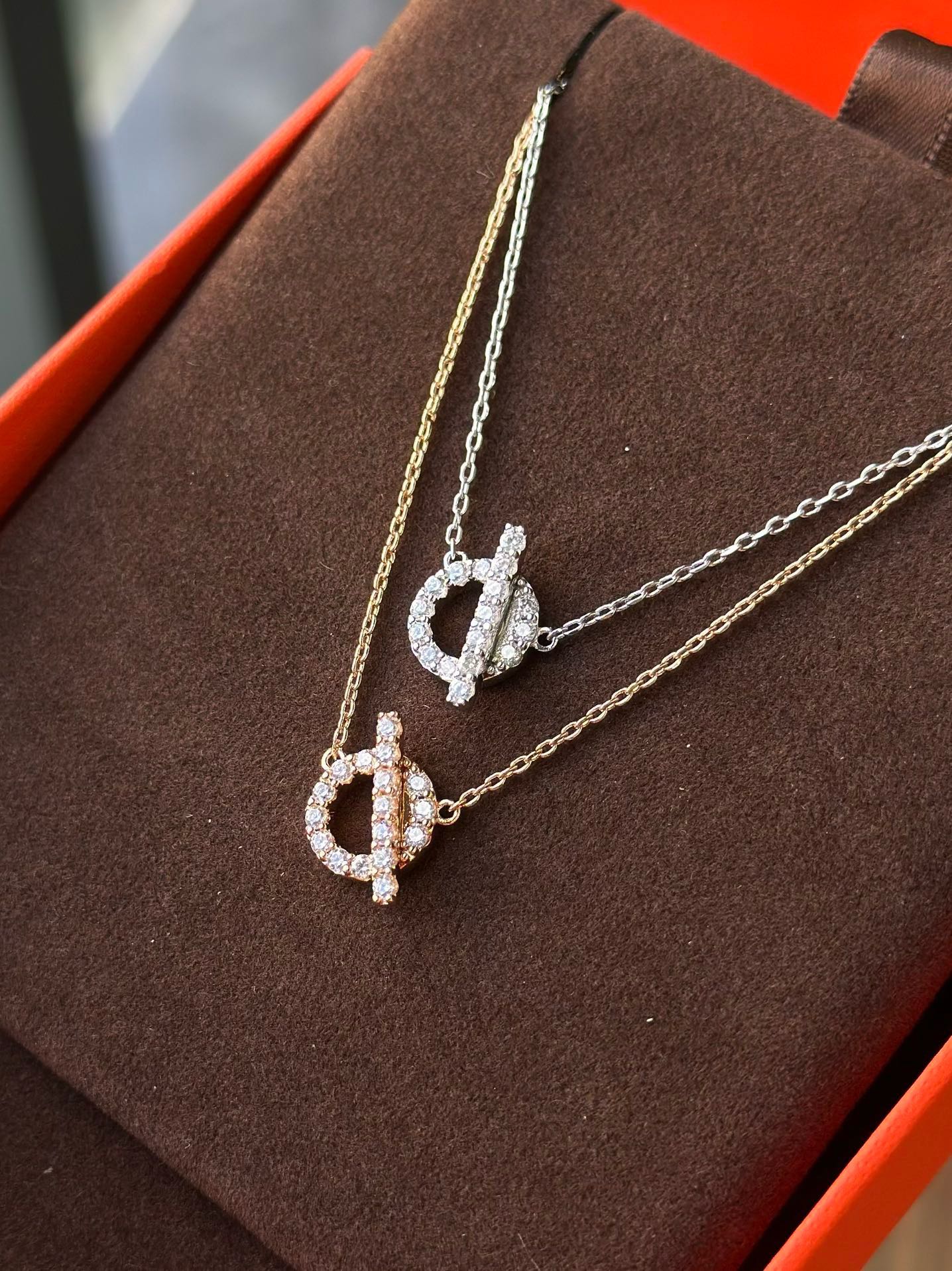 H Croisette Pendant Necklace - Comprehensive 4