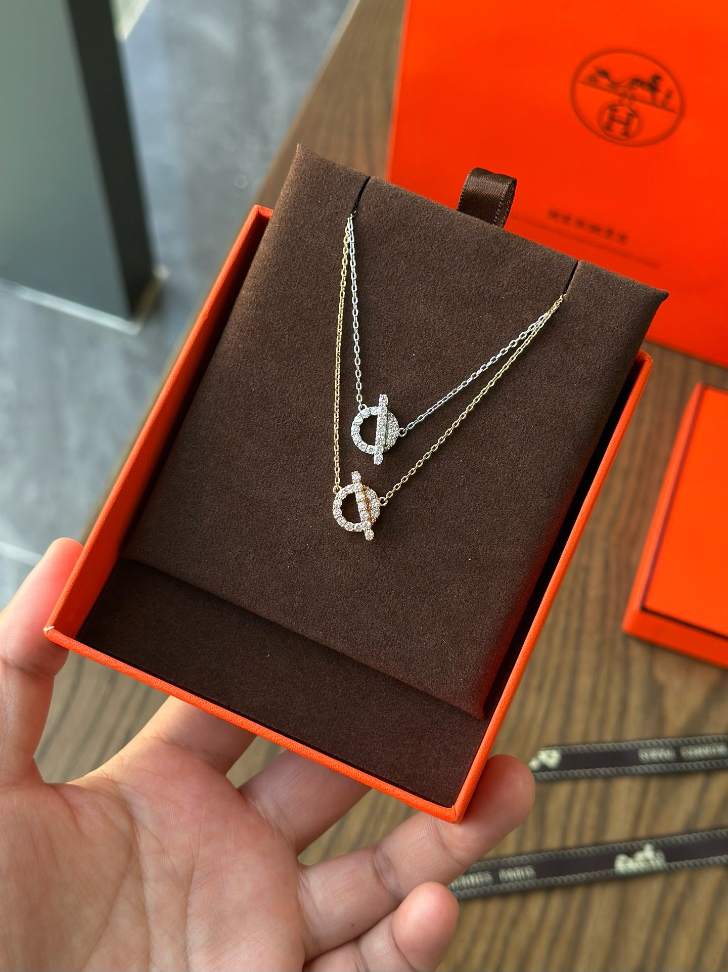 H Croisette Pendant Necklace - Comprehensive 3