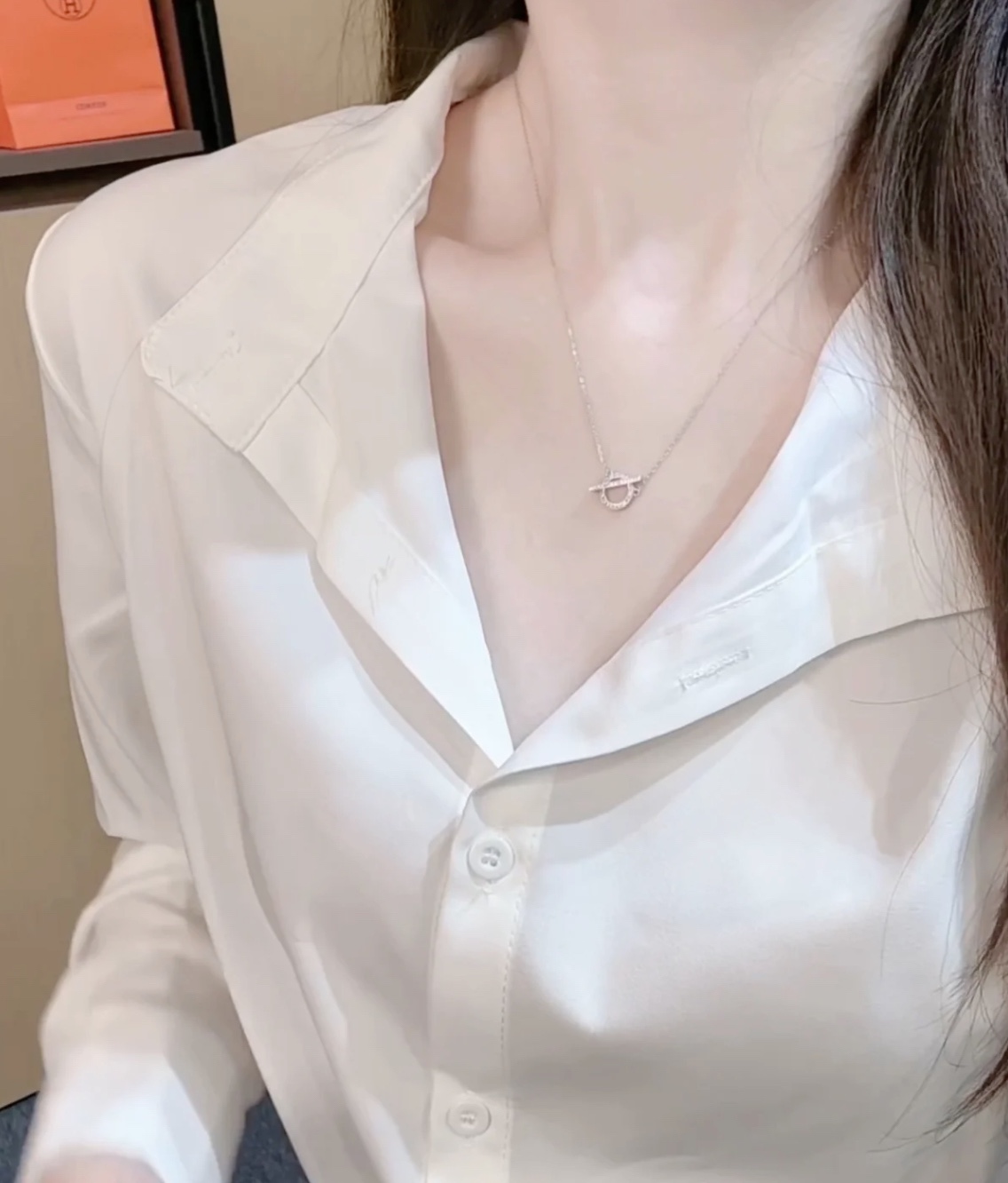是这条项链赋予女性 怡到好处的亲和力 8