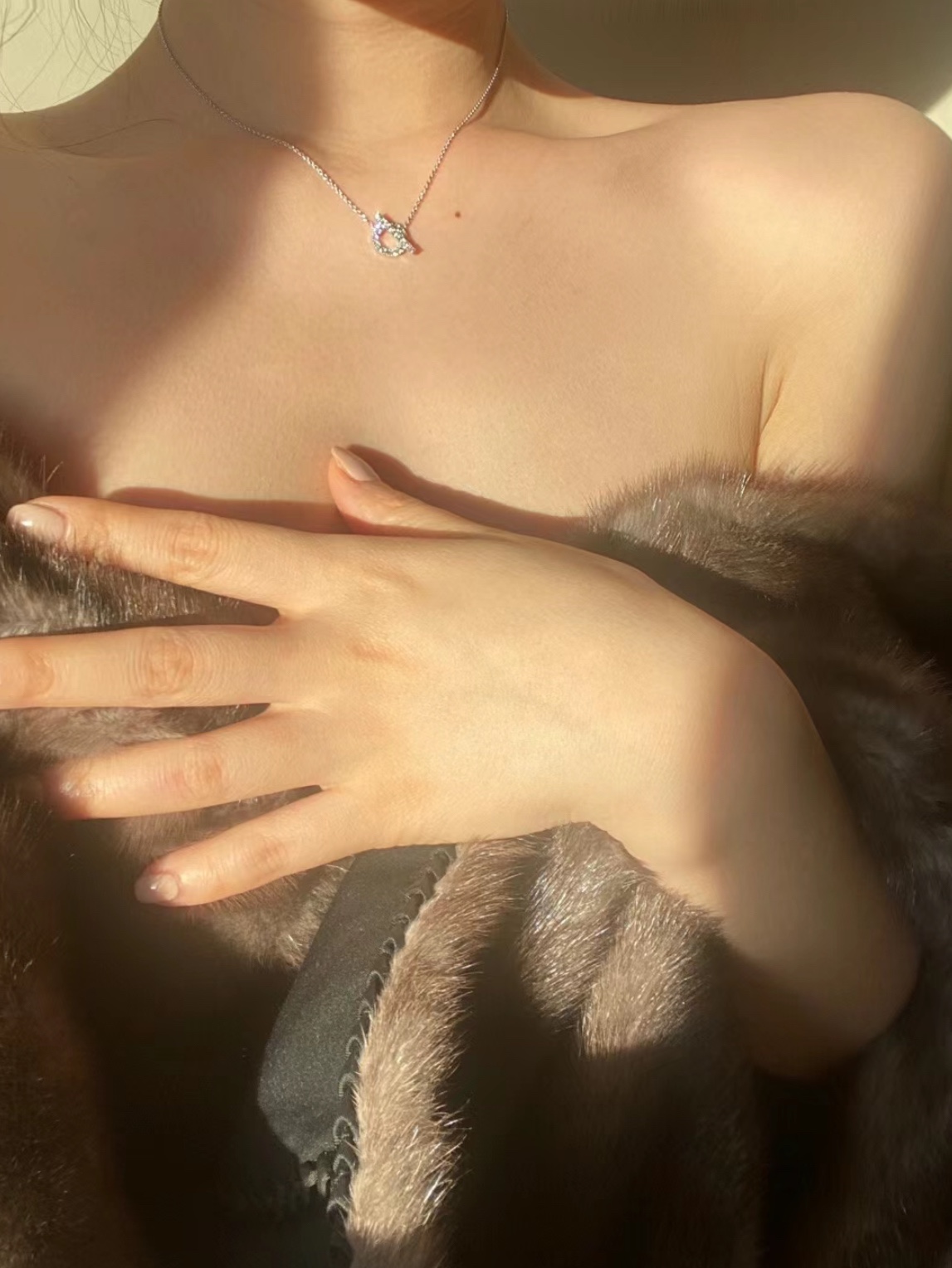 是这条项链赋予女性 怡到好处的亲和力 4