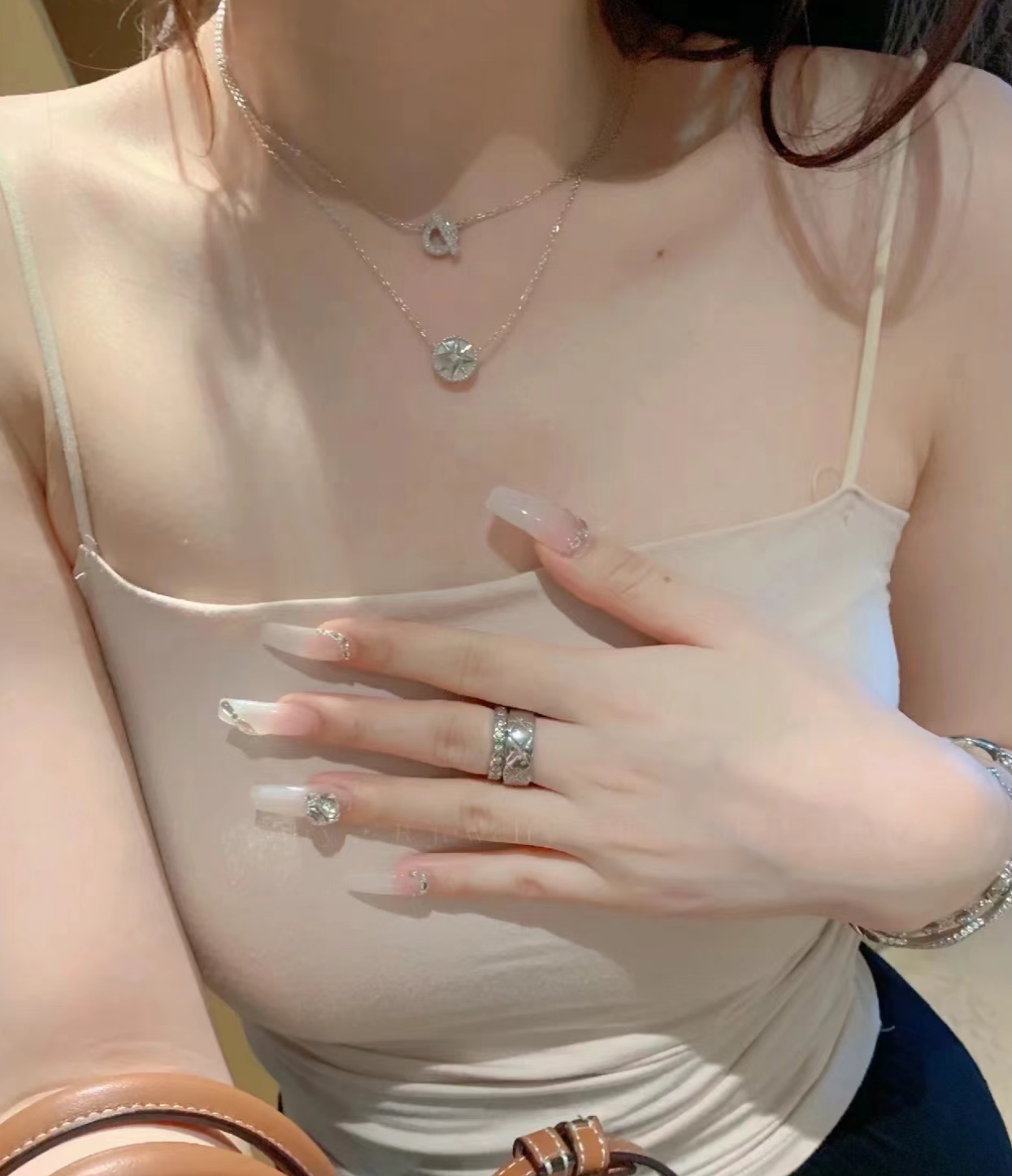 是这条项链赋予女性 怡到好处的亲和力 7
