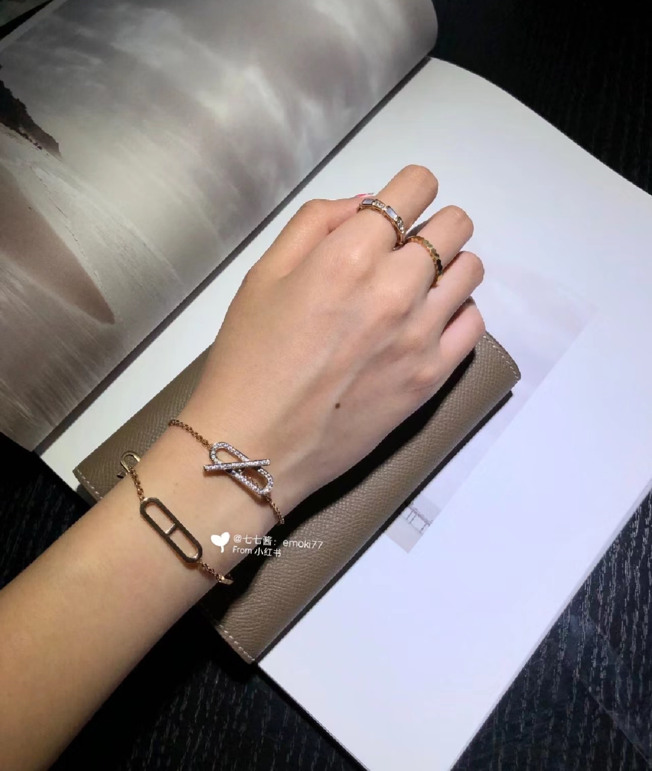 The Hermès Ever Chain bracelet in rose gold and diamonds features an - Comprehensive 7