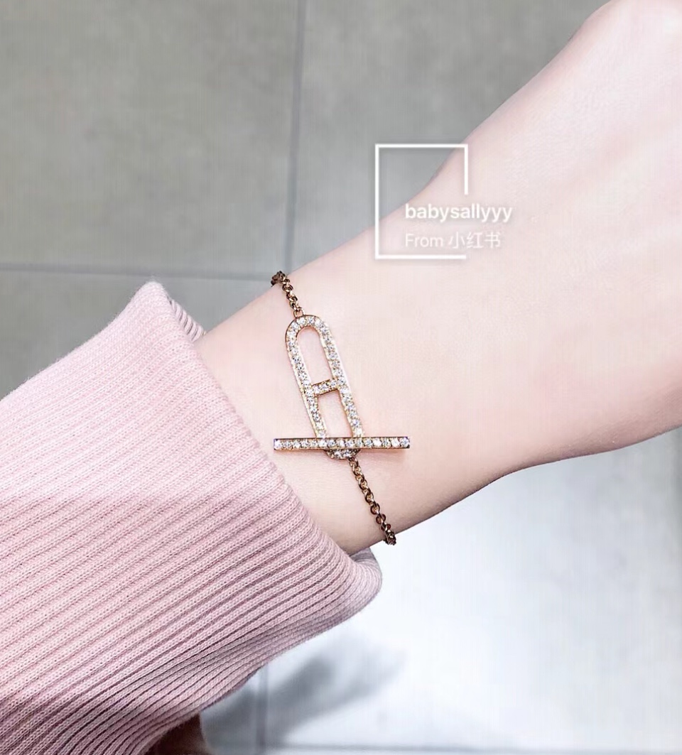The Hermès Ever Chain bracelet in rose gold and diamonds features an - Comprehensive 8