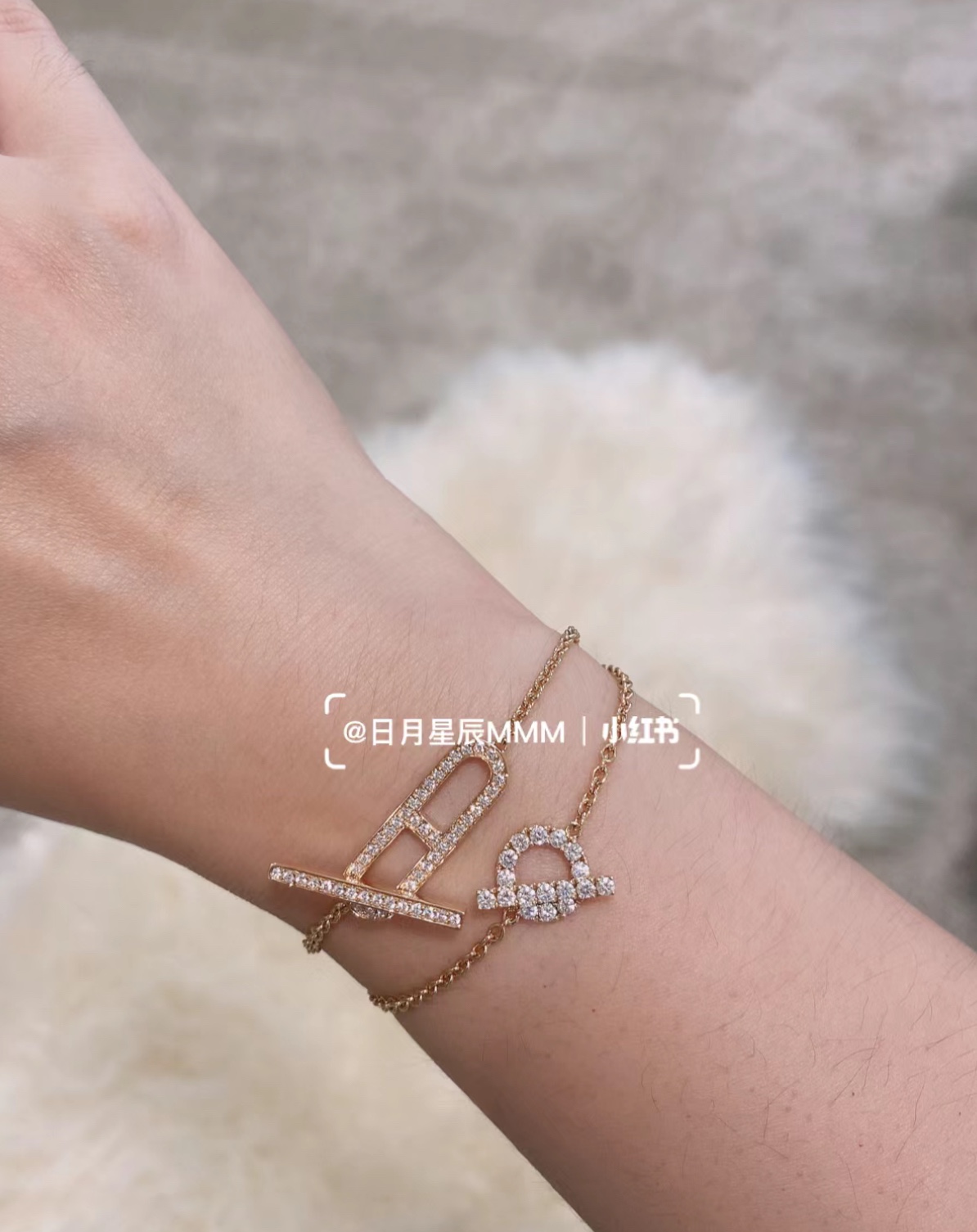 The Hermès Ever Chain bracelet in rose gold and diamonds features an - Comprehensive 9
