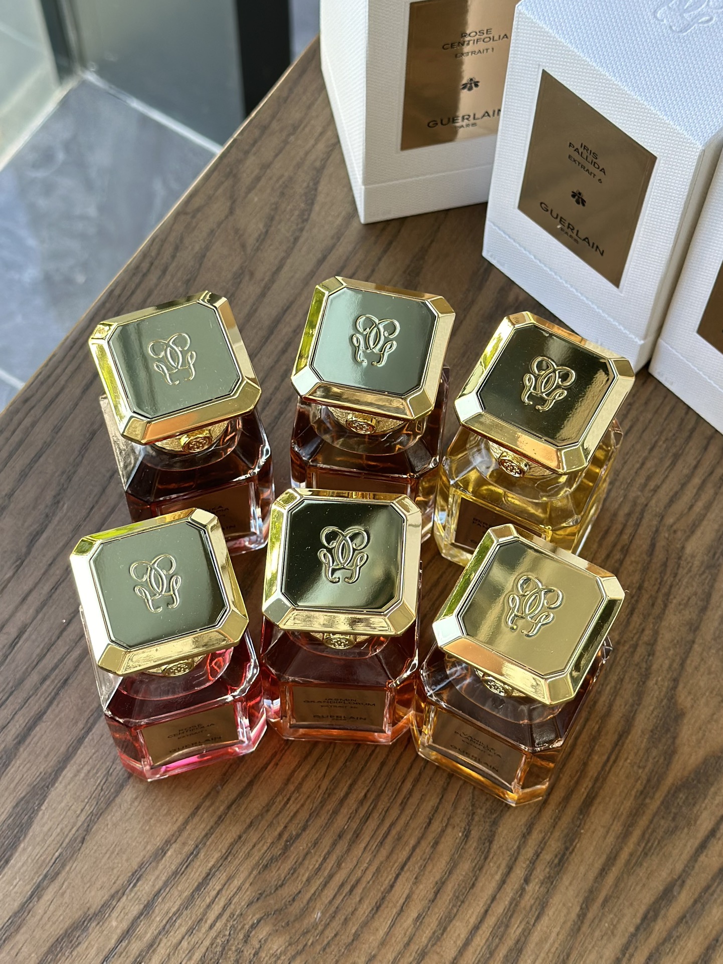 是因为香水中最昂贵的鸢尾品种 4