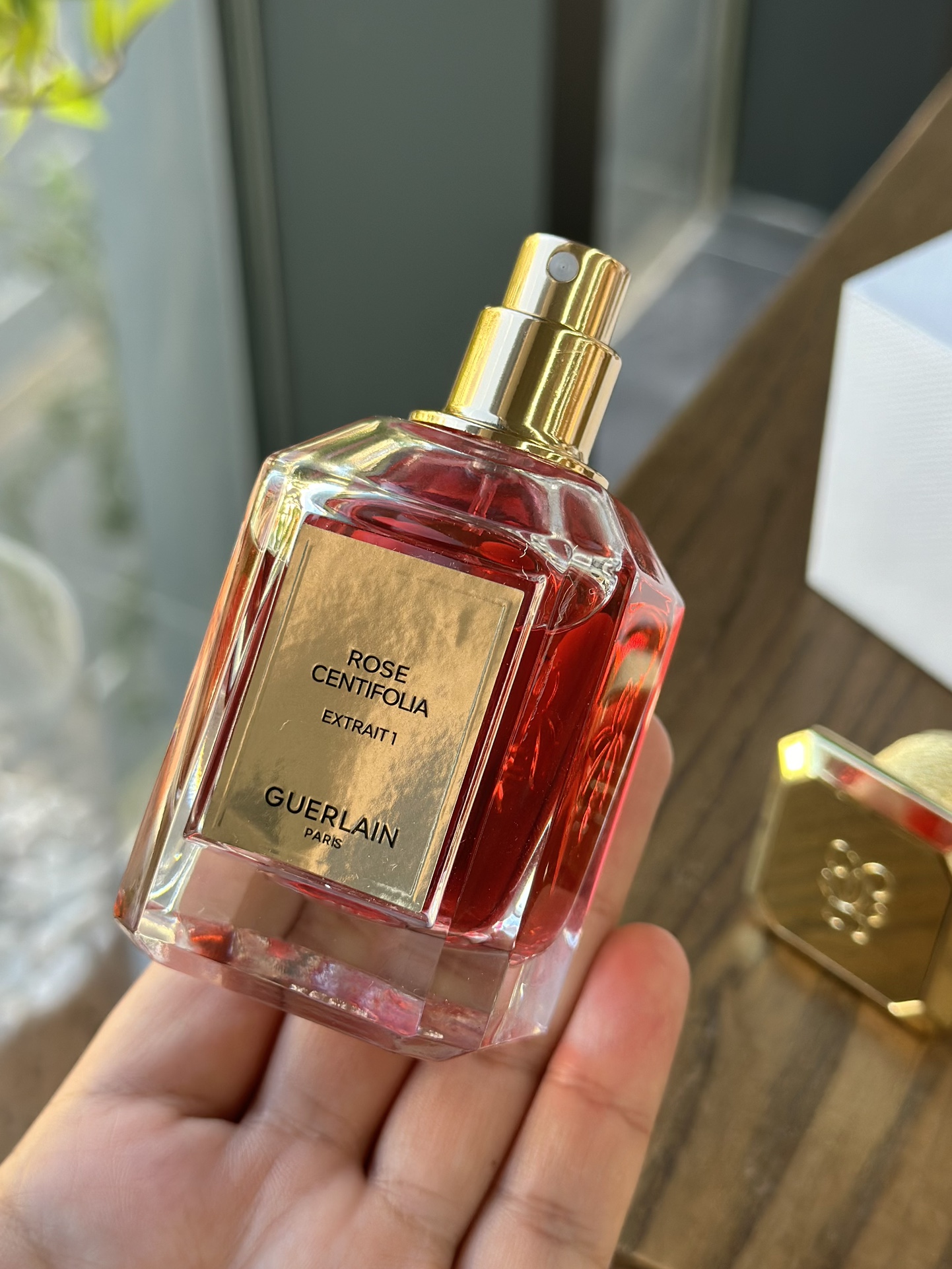 this fragrance features a concentrated formulation of Grasse rose - Comprehensive 8