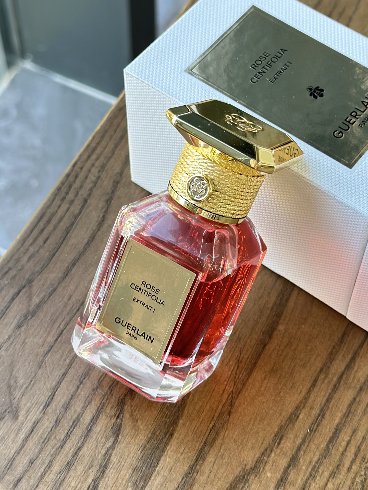 this fragrance features a concentrated formulation of Grasse rose - Comprehensive 3
