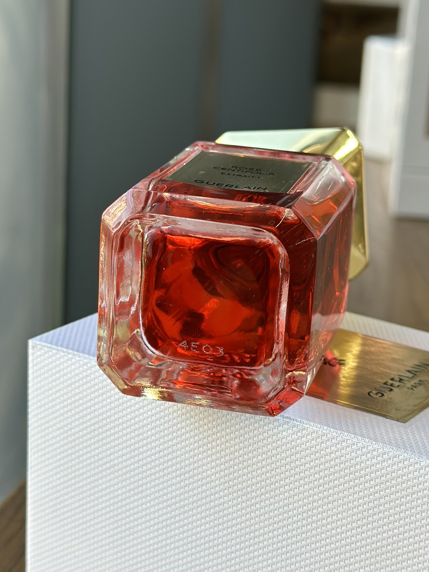 this fragrance features a concentrated formulation of Grasse rose - Comprehensive 9