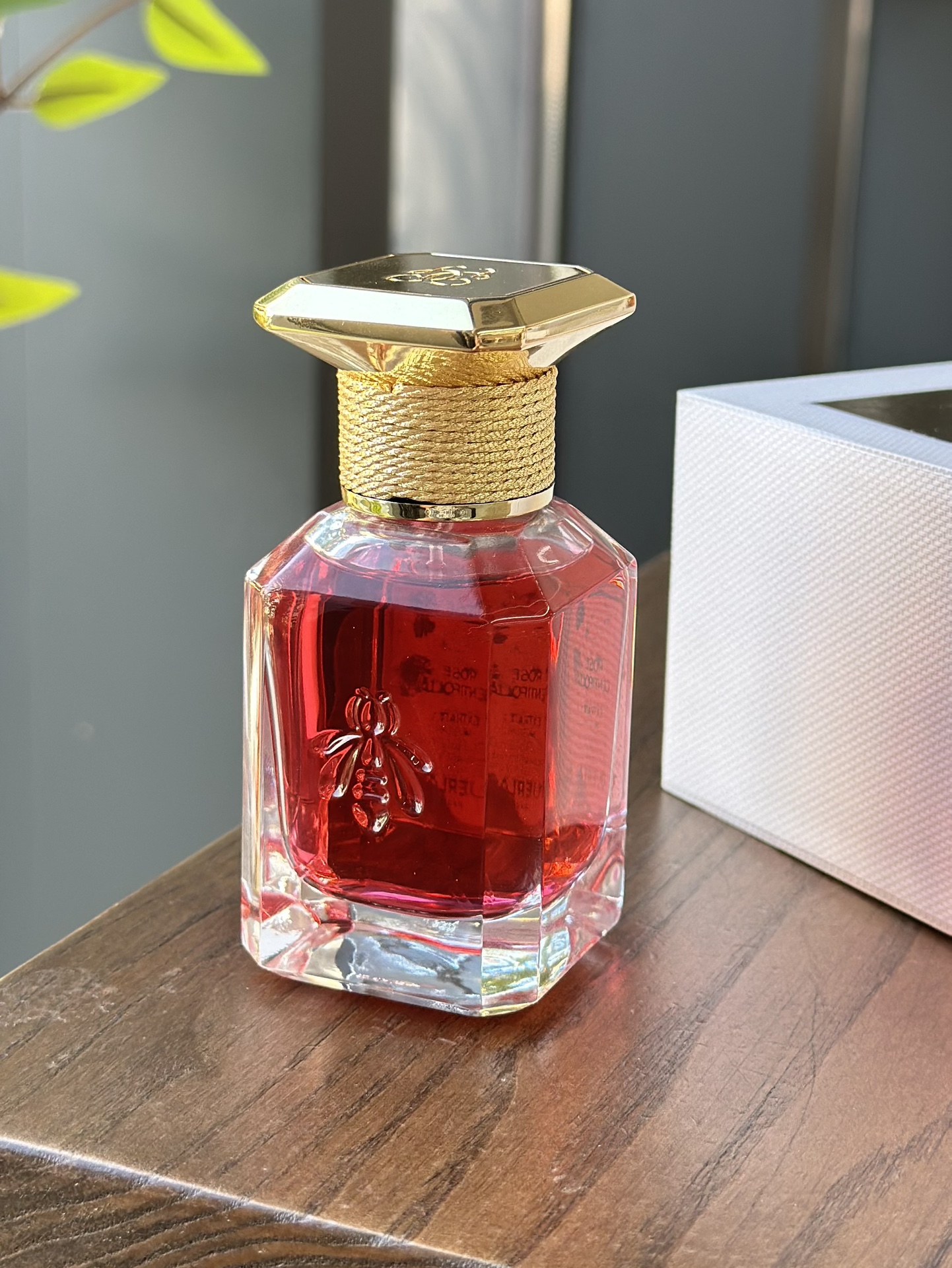 this fragrance features a concentrated formulation of Grasse rose - Comprehensive 6