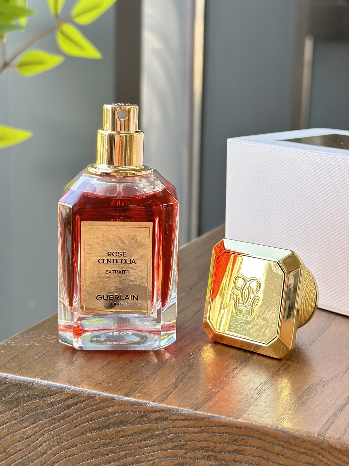 this fragrance features a concentrated formulation of Grasse rose - Comprehensive 7