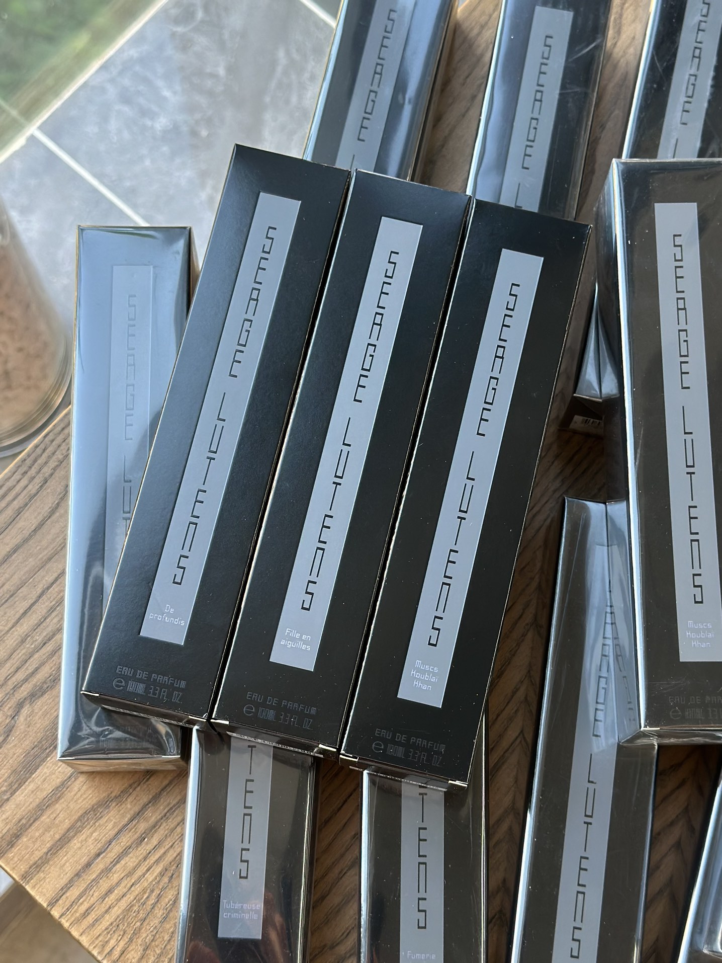 A gender-neutral fragrance collection defined by a sleek, avant-garde - Comprehensive 6