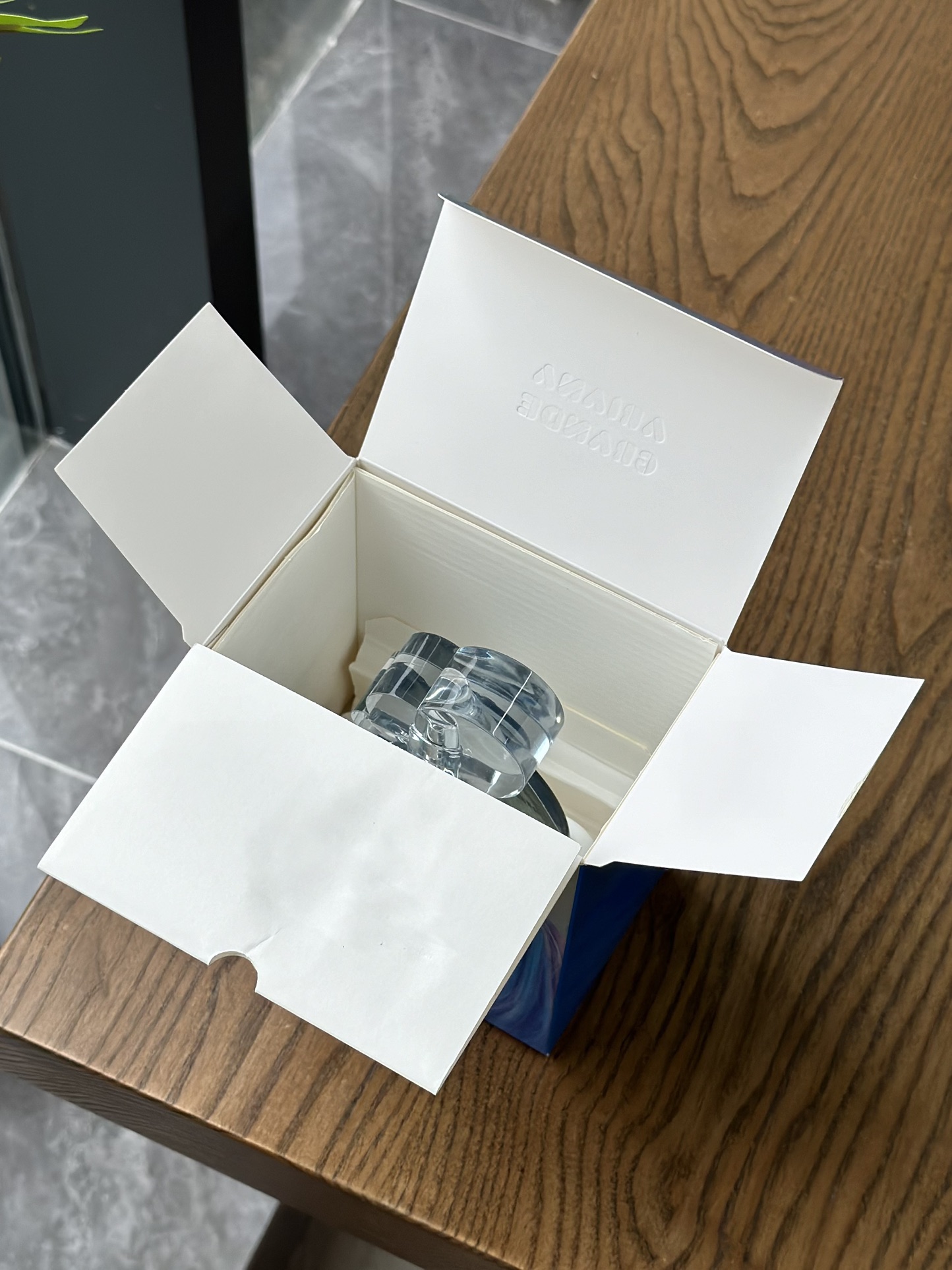 this fragrance is presented in a glass flacon set into a sculpted - Comprehensive 8