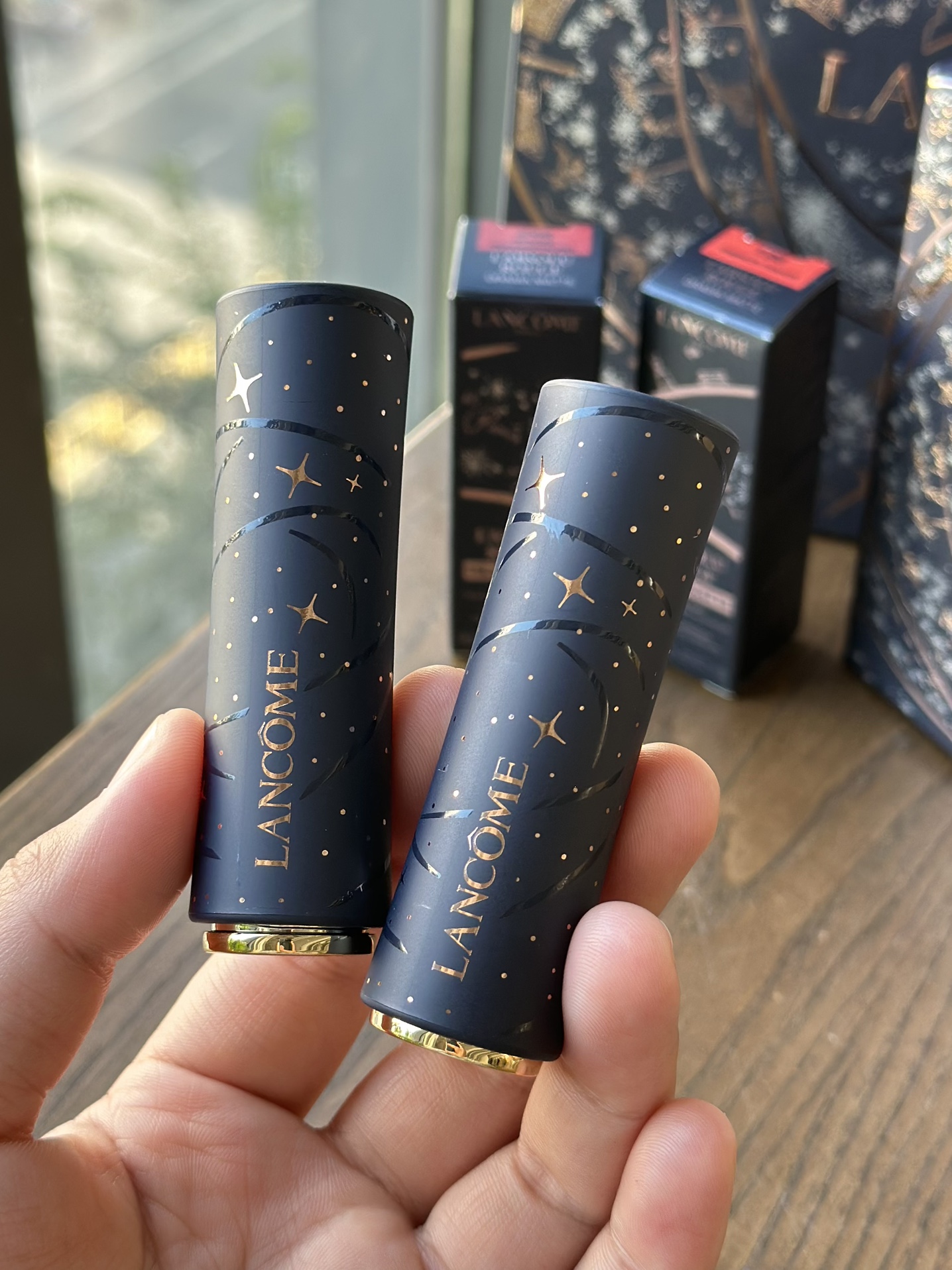 NO:808983,A must-have lipstick for the New Year. The beauty makes me fall in love with it!  !  !  Stunning shell, classic and popular colors, it’s so beautiful!  !  Each one is a favorite!  !  Lancôme's Christmas limited release!  !  !  Lancôme's 'Starry Night in Paris', which is so beautiful that it is speechless, is here for Christmas only~ The quantity is limited!  !  First come first served!  !  !  , lipstick. lip glaze. lipstick19860909新年必备口红 收到就心动的颜值！！！ 绝美外壳经典热门色号简直美哭！！ 每支都是心头好！！兰蔻圣诞限定首发！！！ 美到失语的兰蔻「巴黎星夜」圣诞限定来了~ 数量有限！！先到先得！！！,口红.唇釉.唇膏,accessory