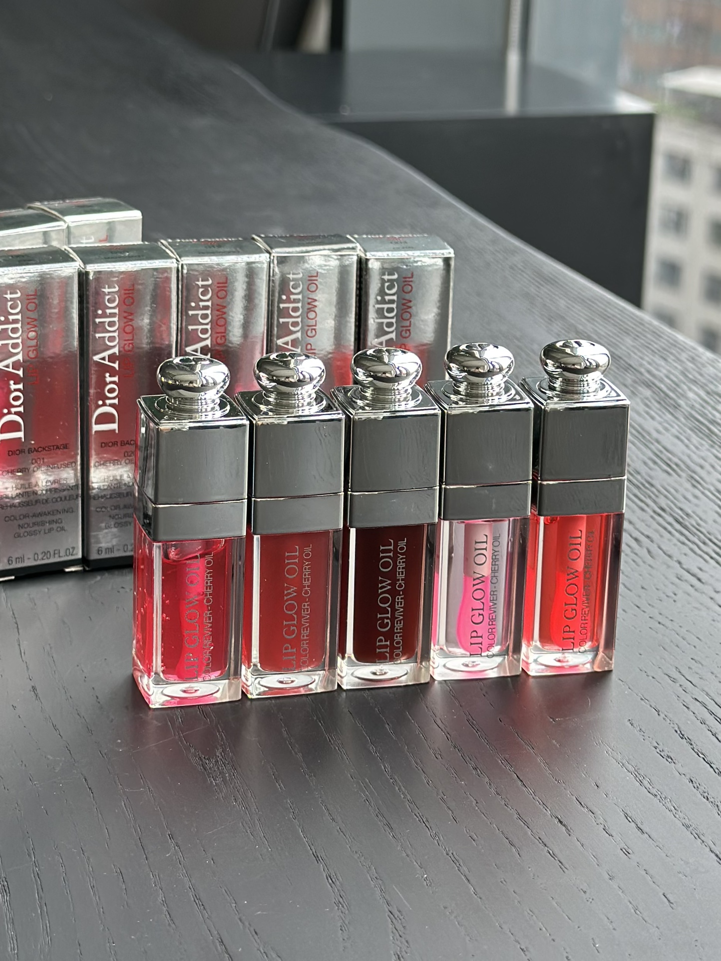 NO:809155,Overall, this Dior lip oil is very good!  !  As a lip beauty product carefully created by the Dior brand, it has won the favor of consumers with its unique color-changing effect and excellent moisturizing and moisturizing properties!  !  !  The new Dior color-changing lip balm continues the nobility and elegance of the Dior brand. Its appearance design is simple yet exquisite. The silver shell matches the iconic Dior logo, highlighting the unique charm of the brand. The compact size and portable design make it an ideal choice for female friends to carry around. Color number # russet # cherry red #012 rosewood #001 baby pink #004  Coral orange, lipstick, lip glaze, lipstick, dior, dior19860909整体来说dior 这款唇油做的很不错了！！ 作为迪奥品牌精心打造的一款唇部美妆产品,以其独特的变色效果和卓越的滋润保湿性能,赢得了广大消费者的青睐！！！ 新款迪奥变色润唇油延续了迪奥品牌一贯的高贵与优雅,其外观设计简约而不失精致.银色的外壳搭配着迪奥标志性的logo,彰显出品牌的独特魅力.小巧的体积和便携的设计,使得它成为女性朋友们随身携带的理想选择. 色号 # 红褐色 # 樱桃红 #012 玫瑰木 #001 婴儿粉 #004 珊瑚橘,口红.唇釉.唇膏,dior,dior,accessory