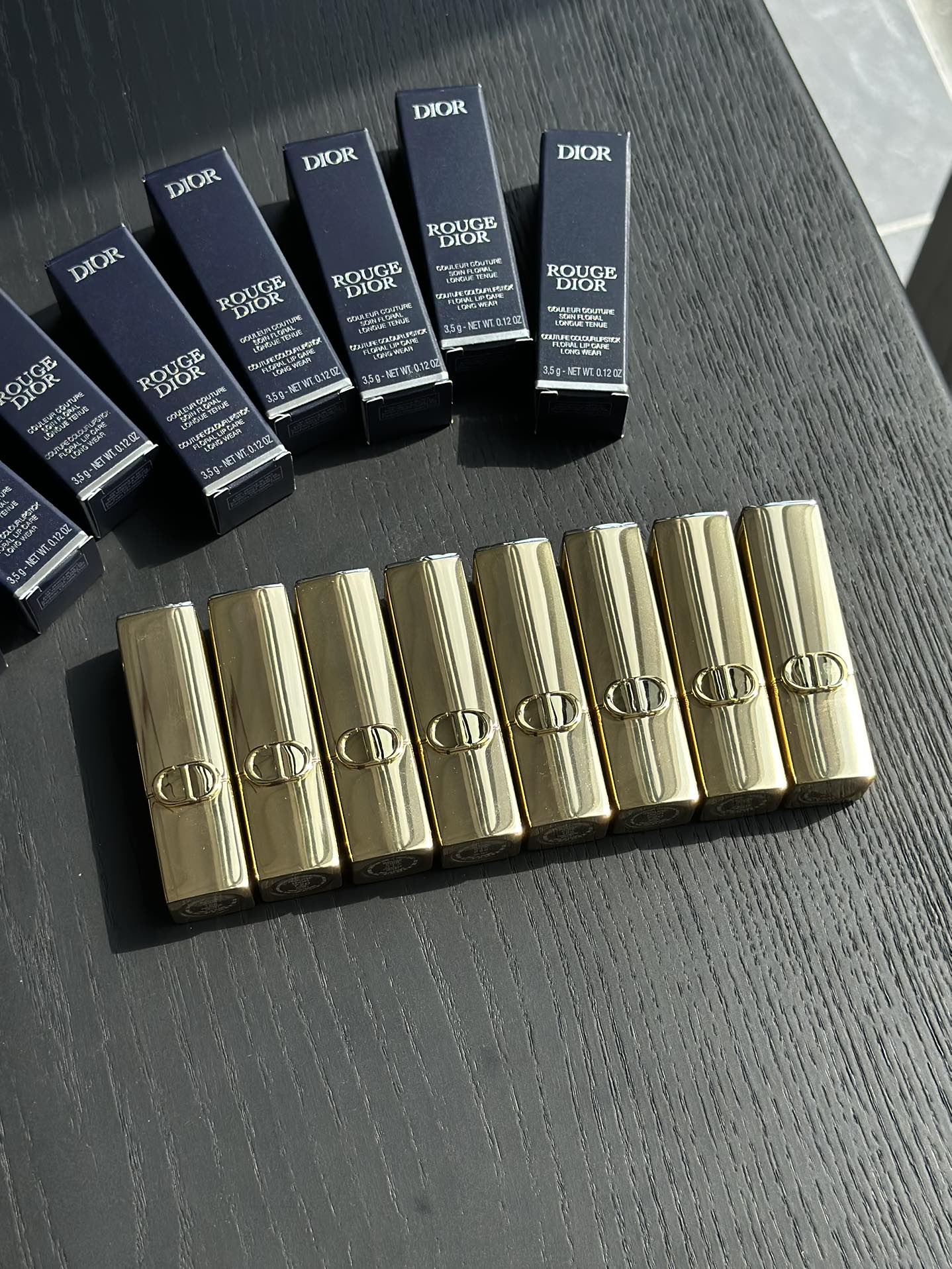 NO:809169,'Dior luxury gold ball limited lipstick' Dior Christmas limited luxury gold ball lipstick!  !  !  The shiny new skin reveals a luxurious atmosphere ~ It feels heavy to the touch and gives you a sense of wealth!  !  !  The main theme is that whoever uses it will get rich, lipstick, lip glaze, lipstick, dior, dior19860909“Dior奢金舞会限定口红” 迪奥圣诞限定奢金舞会口红！！！ 金闪闪的新皮肤透露出纸醉金迷的奢华氛围～ 手感沉甸甸的一整个富贵千金即视感！！！ 主打一个谁用谁发财,口红.唇釉.唇膏,dior,dior,accessory