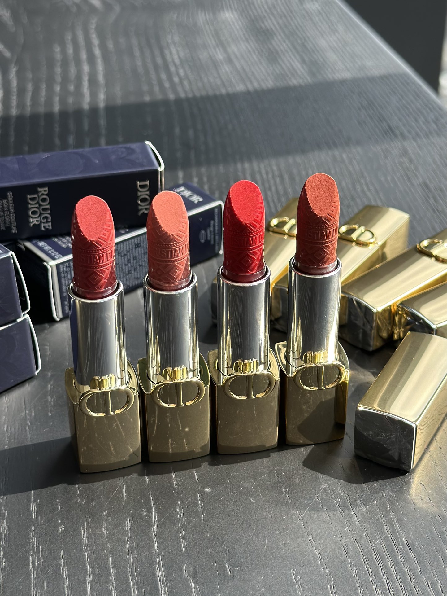 NO:809166,This is a lipstick that only a princess would have!  !  !  Dior luxury gold ball Dior limited new skin is online!  !  I have to say that this golden face is something every princess would love!  !  The carvings on the paste are so beautiful!  !  !  There are four colors for you to choose~ # Chixia Naked Velvet #217 Gauze Nude Pink Velvet # 本明 Tan Fei Naked Velvet #999 Legendary Red Lips Velvet, lipstick, lip glaze, lipstick, dior19860909这是公主才会拥有的口红吧！！！ Dior奢金舞会Dior 限定新皮肤上线！！ 不得不说这金灿灿的颜值是个公主都爱吧！！ 膏体的雕花太漂亮了！！！ 四款色号任你喜欢～ # 赤霞裸 丝绒 #217 薄纱裸粉 丝绒 # 本命檀绯裸 丝绒 #999 传奇红唇 丝绒,口红.唇釉.唇膏,dior,accessory