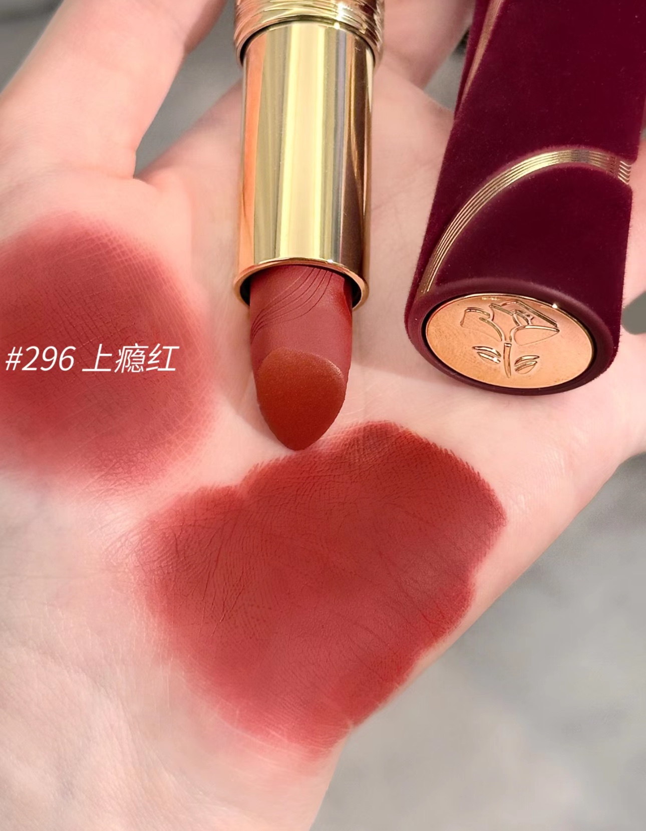 NO:809181,Sisters!  !  When it comes to romance, it has to be Lancôme!  !  !  Lancôme's new Valentine's Day limited edition product is so beautiful that it makes everyone's hearts melt!  !  !  I'll say it once I see it!  !  !  The gilt lines and luxurious velvet shell are warm and high-end!  The furry touch is so wonderful!  All three are fashionable and practical, with yellow leather and white color!  It looks beautiful no matter how you apply it!  , lipstick. lip glaze. lipstick19860909姐妹们！！论浪漫心思还得是兰蔻！！！ 兰蔻新品情人节赴爱限定真的是美到了所有人的心趴上！！！看了到说一声绝！！！ 鎏金线条搭配高奢丝绒的壳子温暖又高级！ 毛茸茸的触感太美妙了！ 三支都是时髦又实用的黄皮显白色！随便涂都美！,口红.唇釉.唇膏,accessory