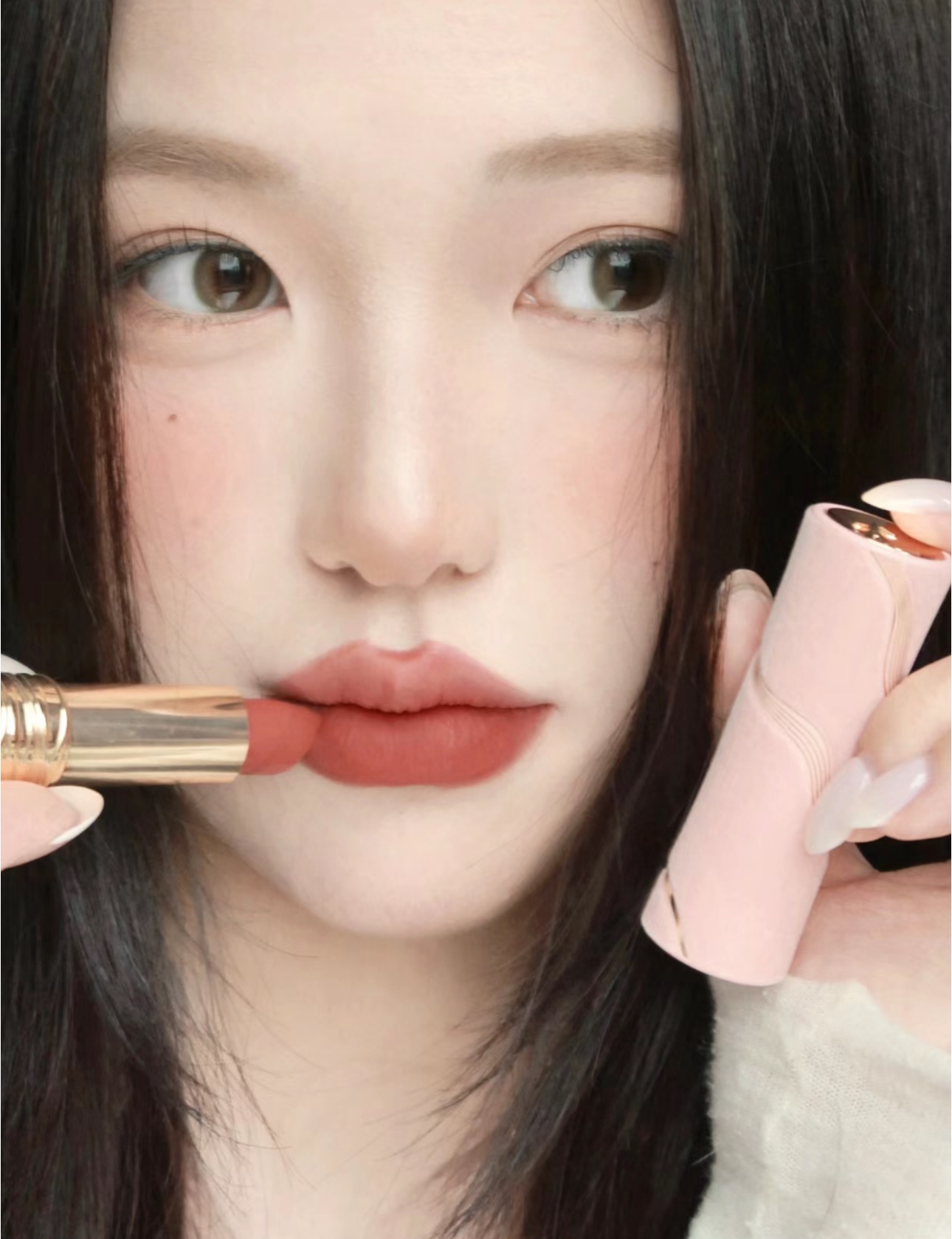 NO:809178,Ni Ni's same style Lancôme Pure Lipstick is limited to love!  !  !  High-end and warm to start the new year with good luck. Come with a lipstick to attract wealth and peach blossoms. Limited velvet packaging!  !  You can’t just say it is available anytime and anywhere!  !  !  , lipstick. lip glaze. lipstick19860909倪妮同款兰蔻菁纯唇膏赴爱限定！！！ 高级又温暖开年鸿运 来一支口红招财招桃花 限定丝绒包装！！不是随时随地说有就有的！！！,口红.唇釉.唇膏,accessory