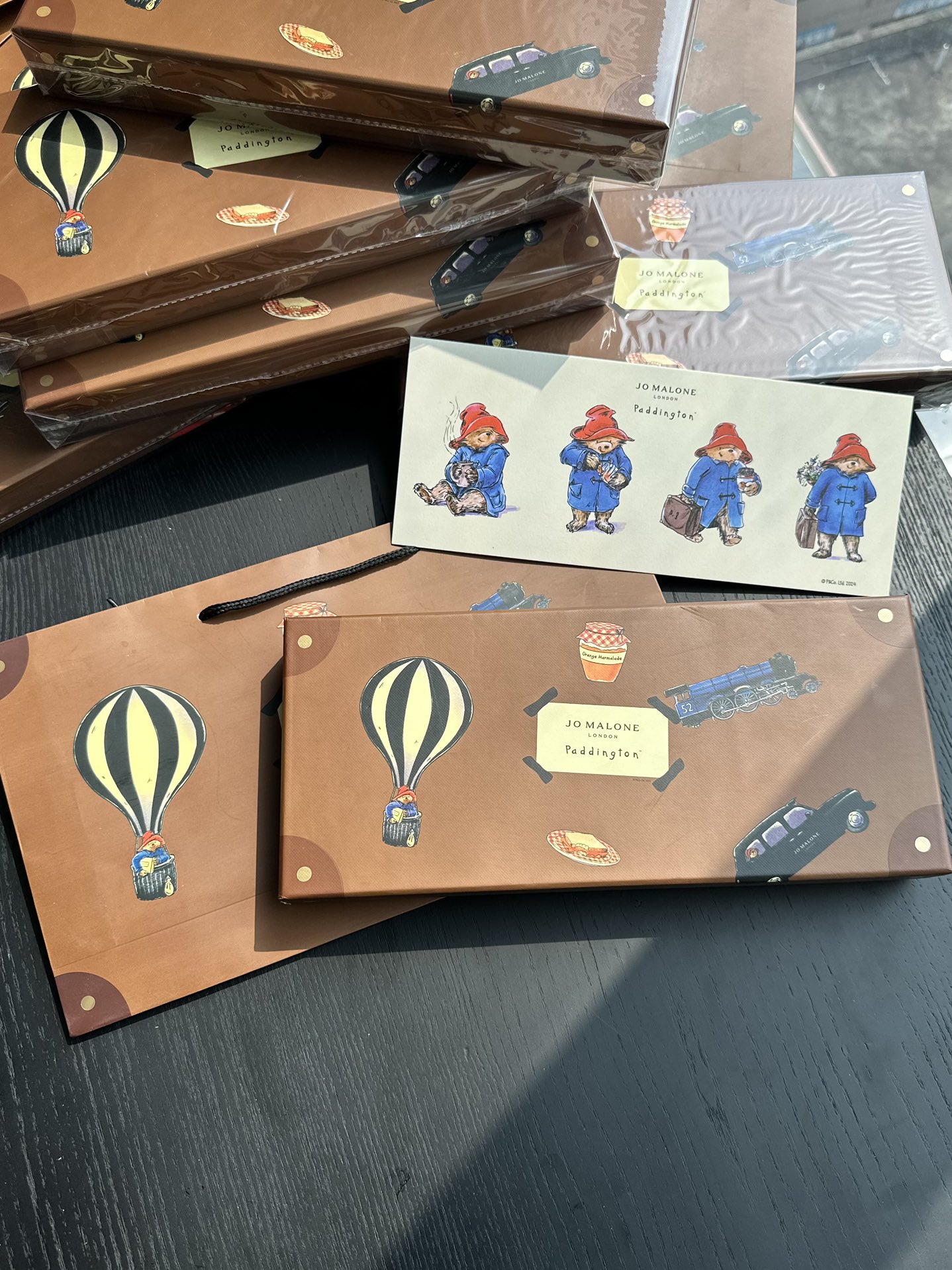 NO:809219,Limited packaging!  !  !  Gift box tote bag postcard!  !  !  The British style is full of charm!  !  !  , hand cream19860909限量包装哦！！！ 礼盒手提袋明信片！！！ 英伦风直接拉满！！！,护手霜,accessory